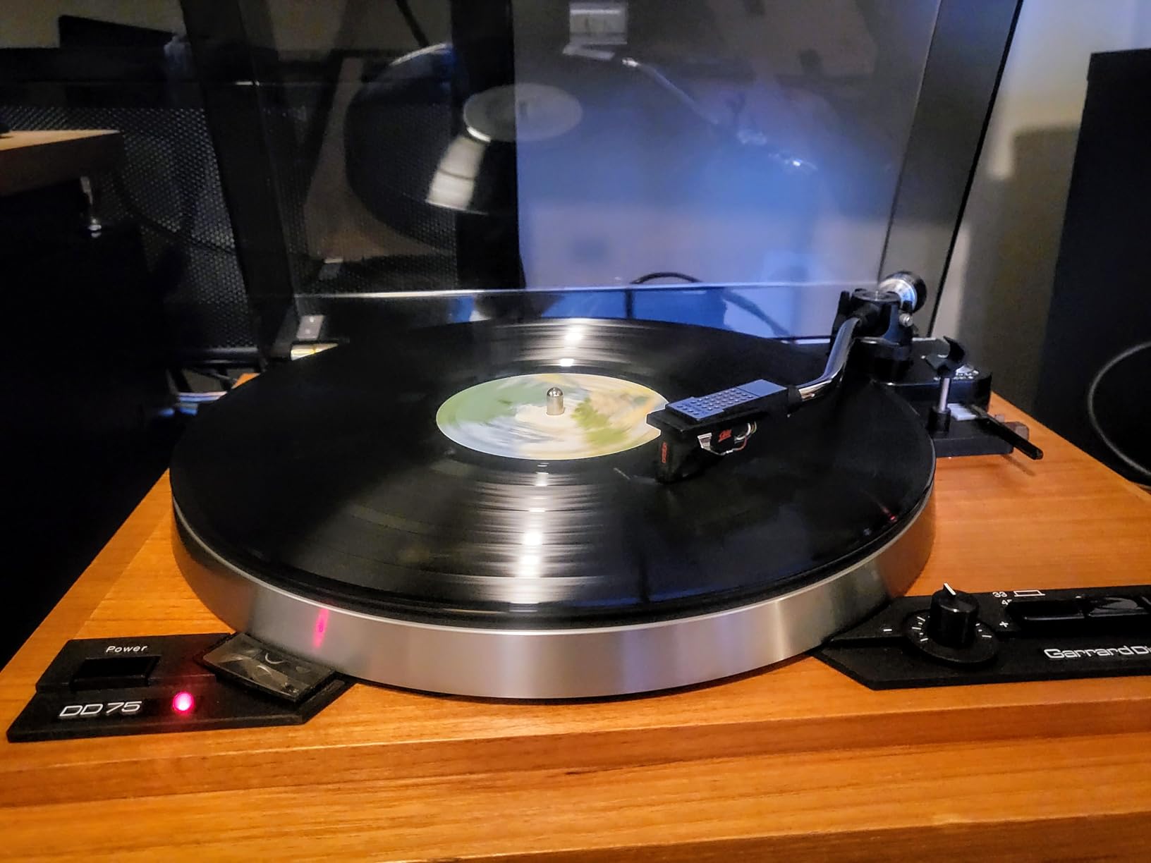 Ortofon 2M Red Moving Magnet Phono Cartridge (Stealth Edition) customer photo 1