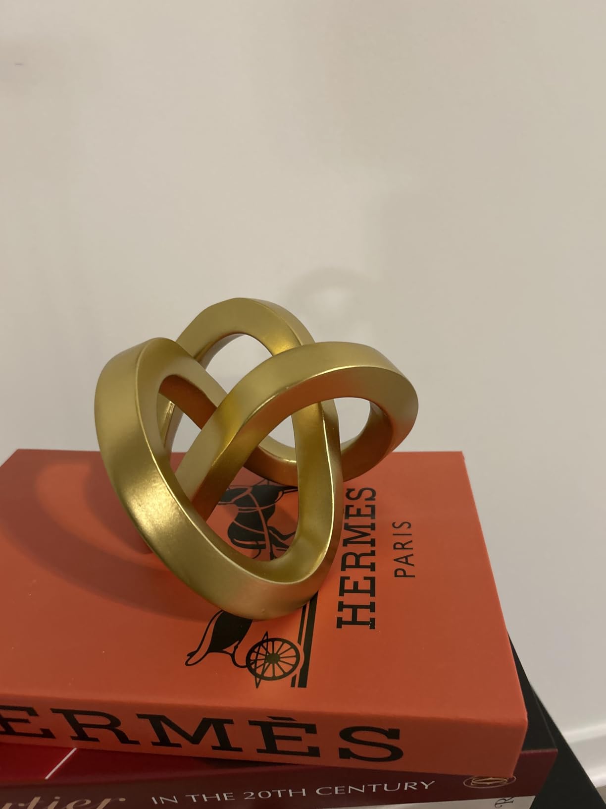 Modern Gold Geometric Sculpture Gold Knot Home Accent Decor,Multi-Angle Geometric Sculptures Statues for Living Room Bedroom Office Desk Bookshelf Coffee Table Home Decorations customer photo 1