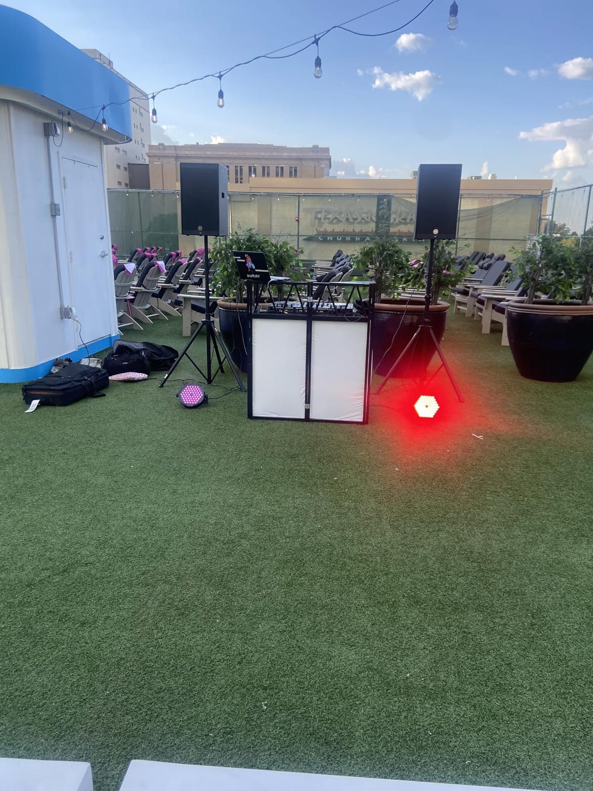 RDCMKL DJ Table Stand Portable Booth, All-Metal Heavy-Duty Foldable DJ Stand, Iron Plate Surface DJ Facade Booth, with 8 Machine-Washable Scrims, Travel Bag customer photo 1