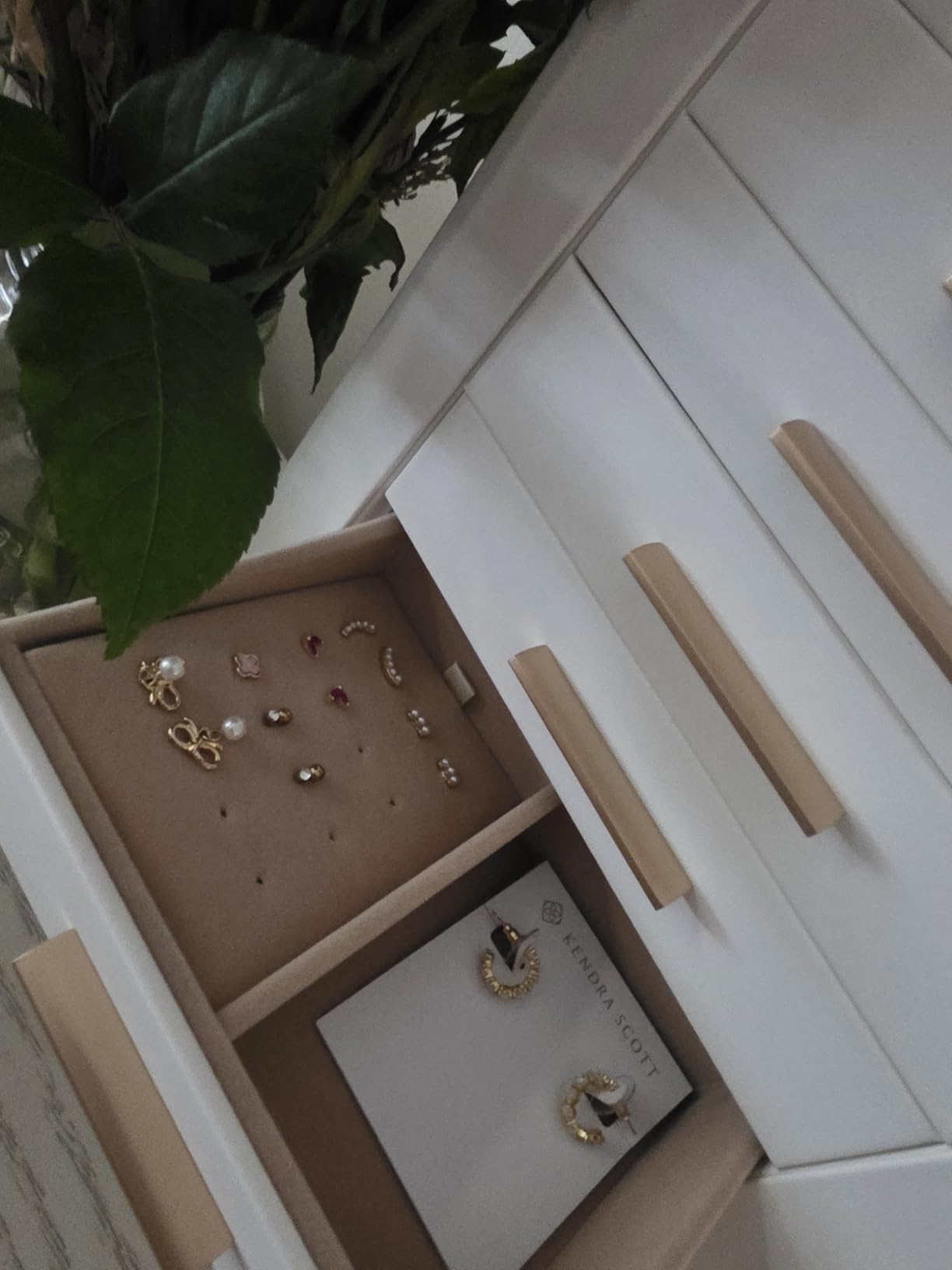 Glimmloop 360° Rotating Jewelry Box with 7 Drawers, Spacious Vertical Jewelry Organizer with Glass Window, Jewelry Storage Case, Dustproof & Moisture-resistant Design, White customer photo 1
