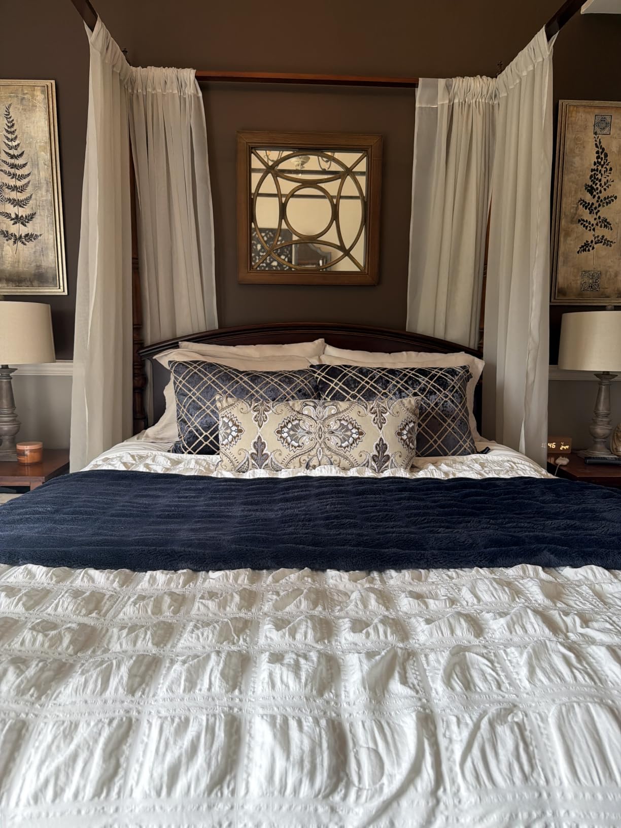 Cozy Bliss Cooling Comforter Seersucker Plaid Queen Size, Q-Max 0.45 Lightweight Cooling Blanket, Breathable Silk Smooth Summer Bedding Quilt for Hot Sleepers Night Sweats White customer photo 2