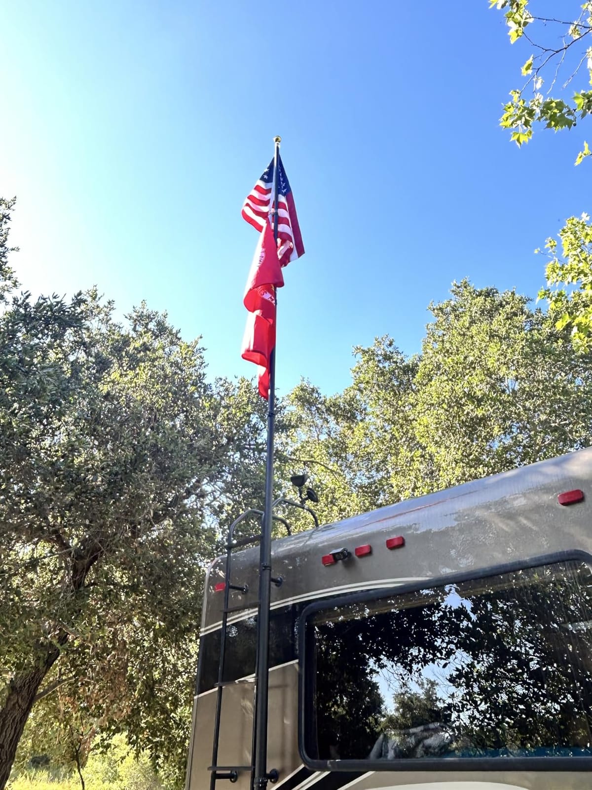 NELXINJO 20FT Heavy Duty Telescoping Flag Pole Kit with 3x5 US Flag, Silver | Anti-Collapse Lock for Multi-Scenario Use customer photo 1