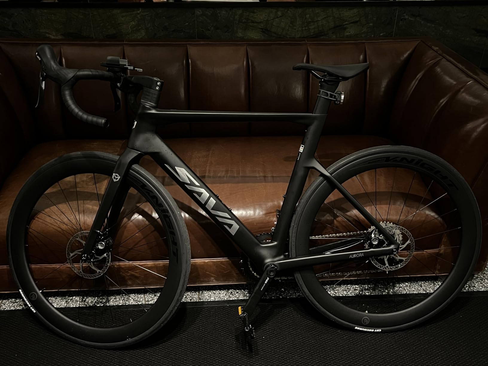 SAVADECK A7L Carbon Road Bike, T800 Carbon Fiber Frame 700C Racing Bicycle with Shimano 105 R7100 24 Speed Groupset and Hydraulic Disc Brake customer photo 2