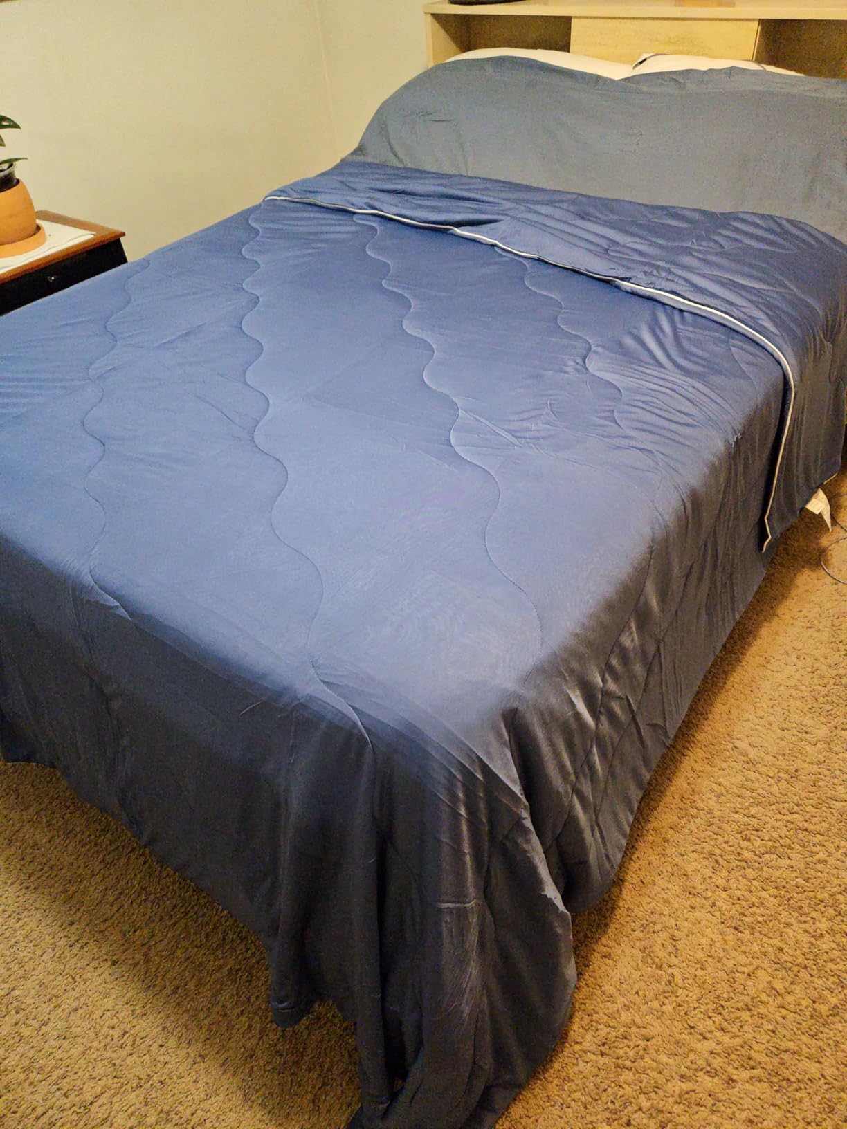 EASELAND Cooling Comforter Queen, Upgraded Double-Sided Q-MAX 0.45+ | Cooling Blanket for Hot Sleepers & Night Sweats, Breathable & Lightweight Summer Comforter, Dark Gray, 90x90 customer photo 1
