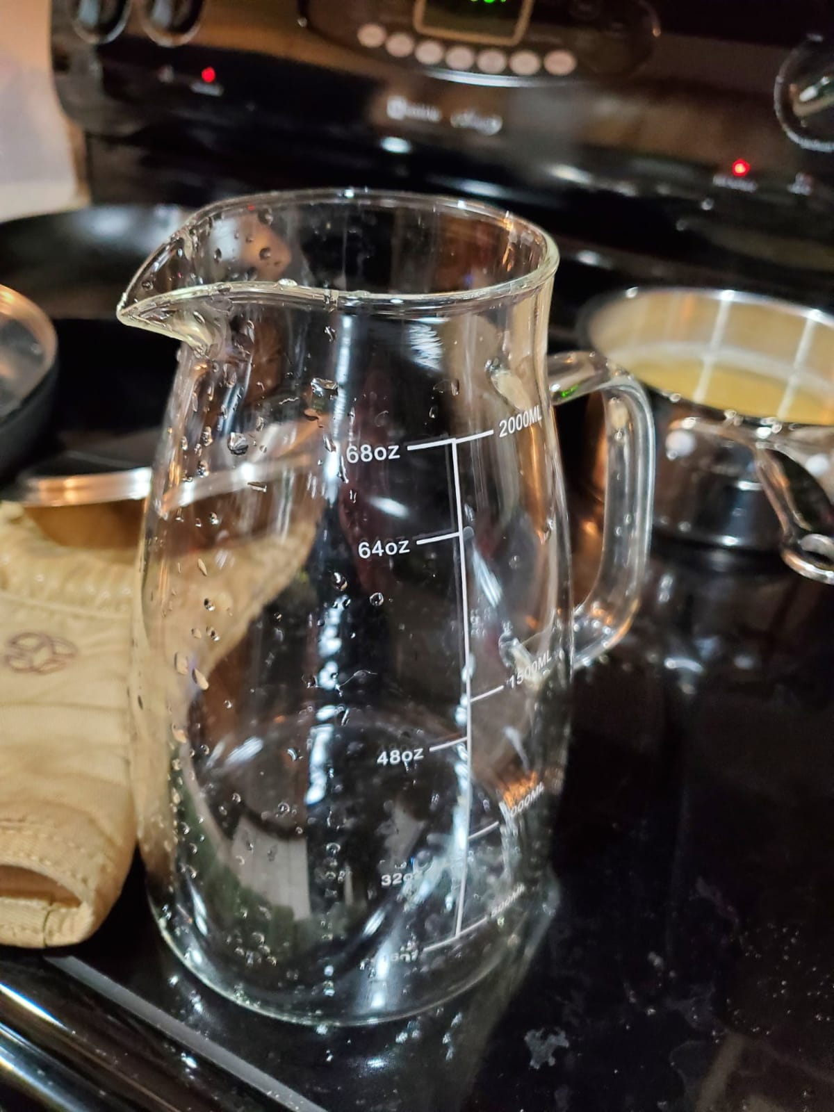 Aofmee Glass Pitcher with Lid and Handle, Glass Water Pitchers, 1 Gallon | Thickened Borosilicate Glass Iced Tea Pitcher, Drip-free Spout, Heat Resistant, Stovetop Dishwasher Safe Jug Jar customer photo 1