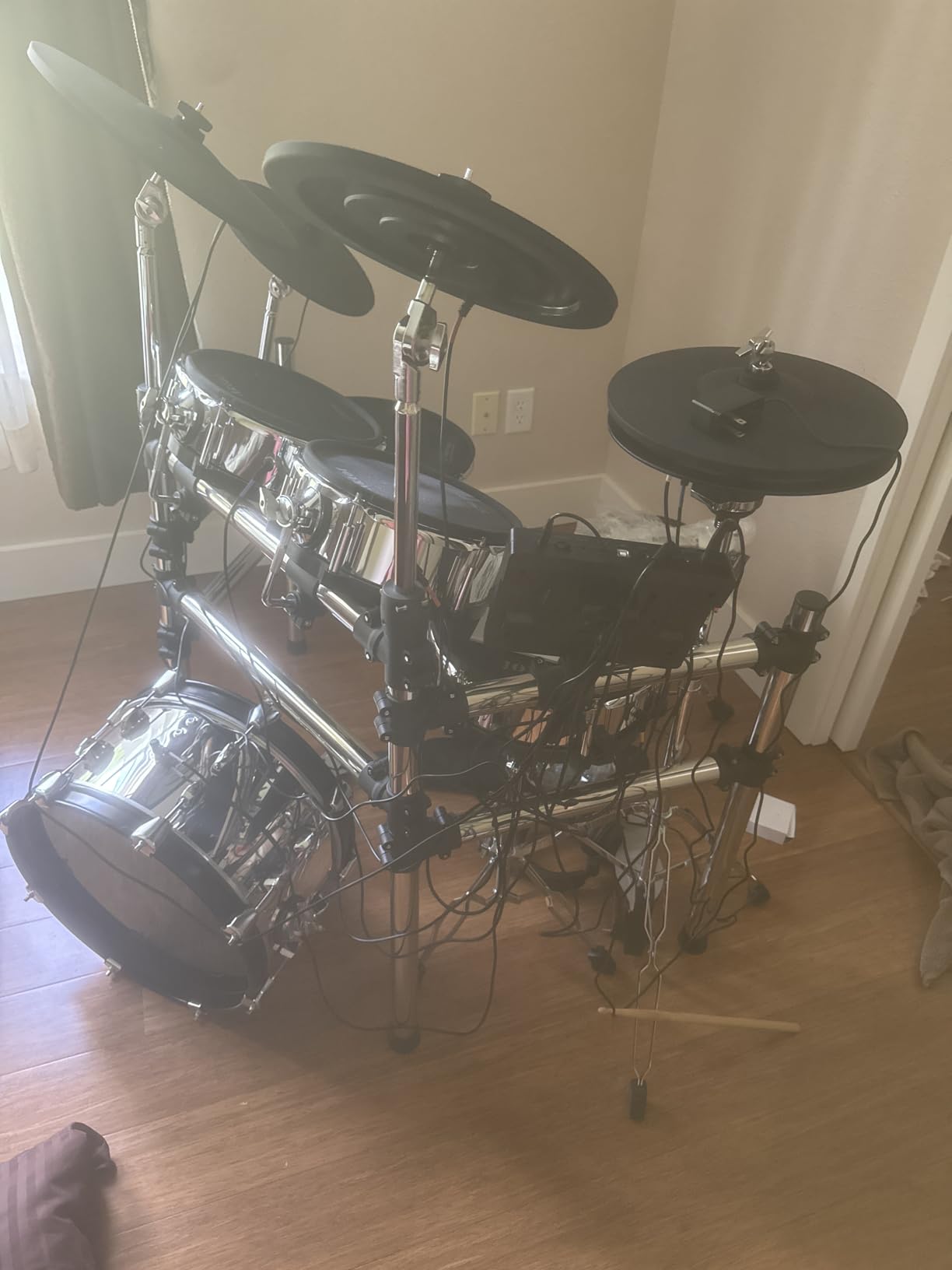 AKLOT Acoustic-Style Electric Drum Set: Independent 16'' Wooden Double Pedal Bass Drum and 12'' Snare, Triple-Zone Ride Cymbal, Standalone Hi-Hat, Full Mesh Pads, 460 Sounds, USB MIDI, Sliver customer photo 1