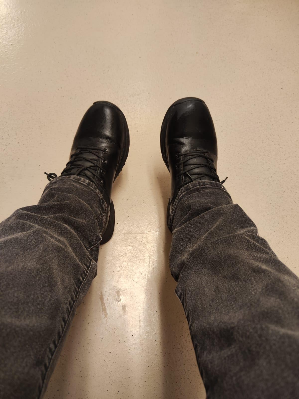 SHULOOK Non Slip Work Boots for Men Slip Resistant Shoes Restaurant Kitchen | Waterproof Mid Top Food Service Chef Ankle Boots Working Casual Leather Comfortable Lightweight Outdoor Walking Booties Black customer photo 1