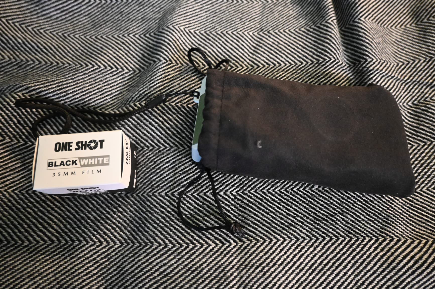 1 Shot Point and Shoot 35mm Film Camera, Reusable Retro Half Frame Camera, Built in Flash, Included One Roll ASA/ISO 400 Black & White Film 18 Exp., (36 Shots) Battery Not Included (Mocha Color) customer photo 2