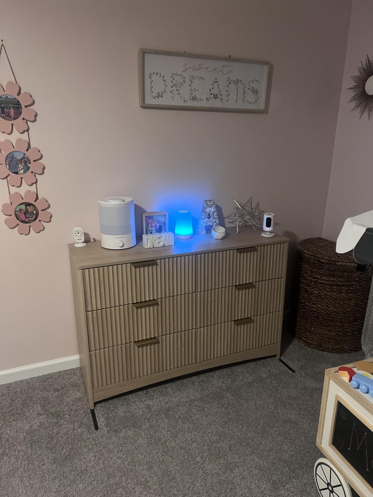 Amada Fluted 6 Drawer Dresser, Modern Wood Chest of Drawers with Rounded Corners, Pre-Installed Drawer Slides, Dresser TV Stand and Storage Organizer for Bedroom, Nursery, Natural Oak customer photo 2