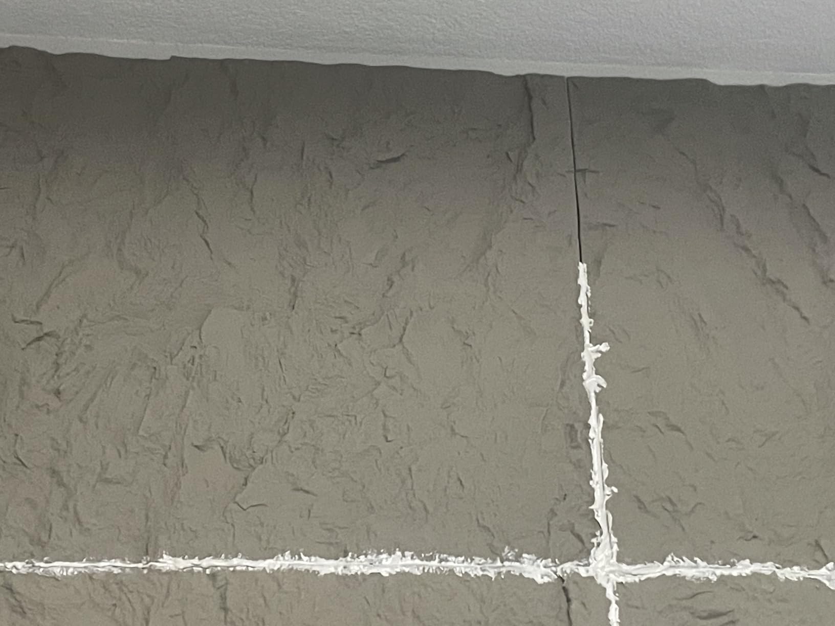 KASARO 3D Faux Stone PU Wall Panels, 4 Pack Cement Texture White, 43.3
