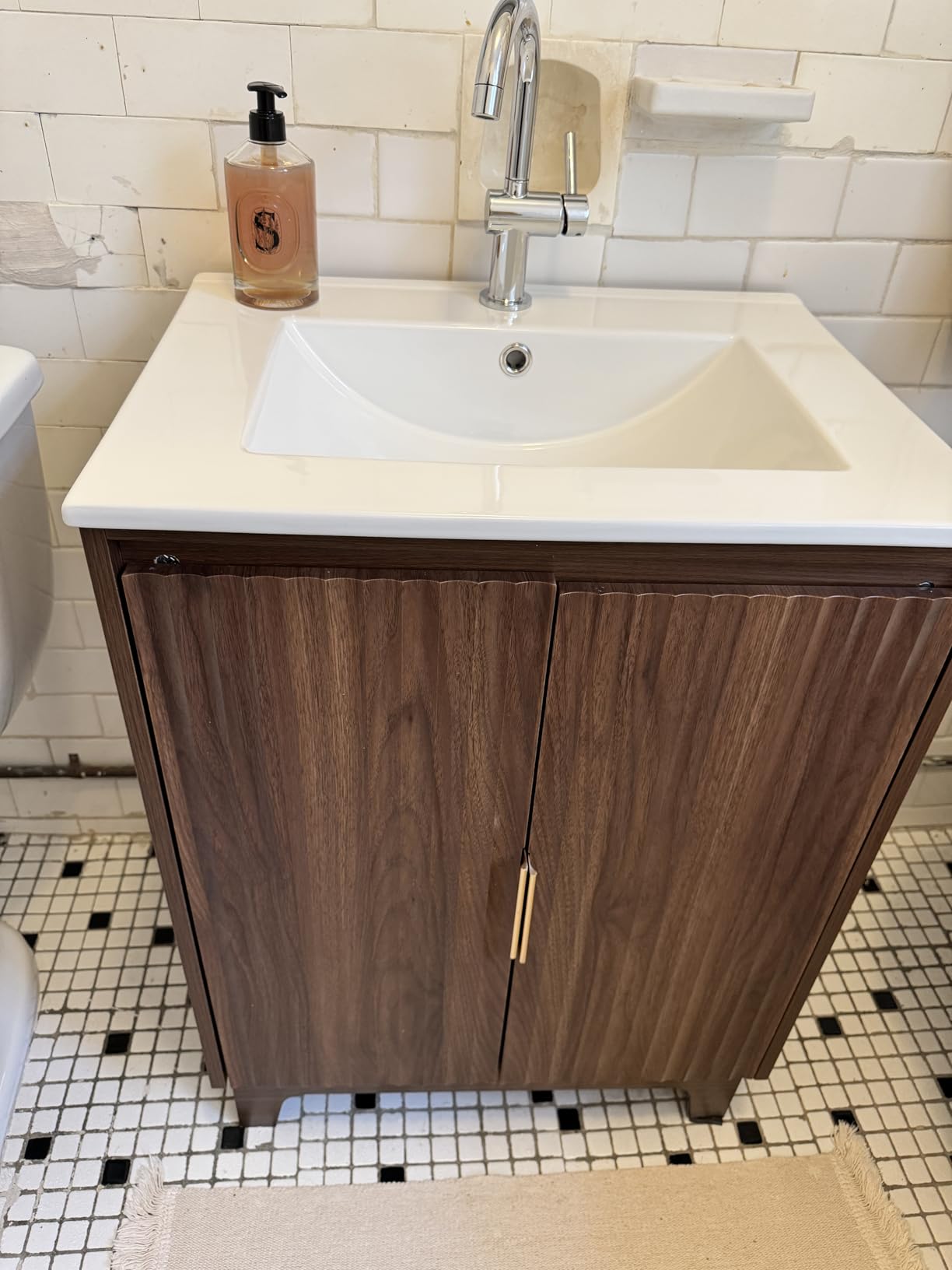 VINGLI 30 Inch Bathroom Vanity with Sink, Mid-Century Modern Vanity with Ceramic Basin and Fluted Soft-Close Doors, U-Shape Storage Shelf,Free Standing Small Bathroom Sink Cabinet Combo Set,Walnut customer photo 1