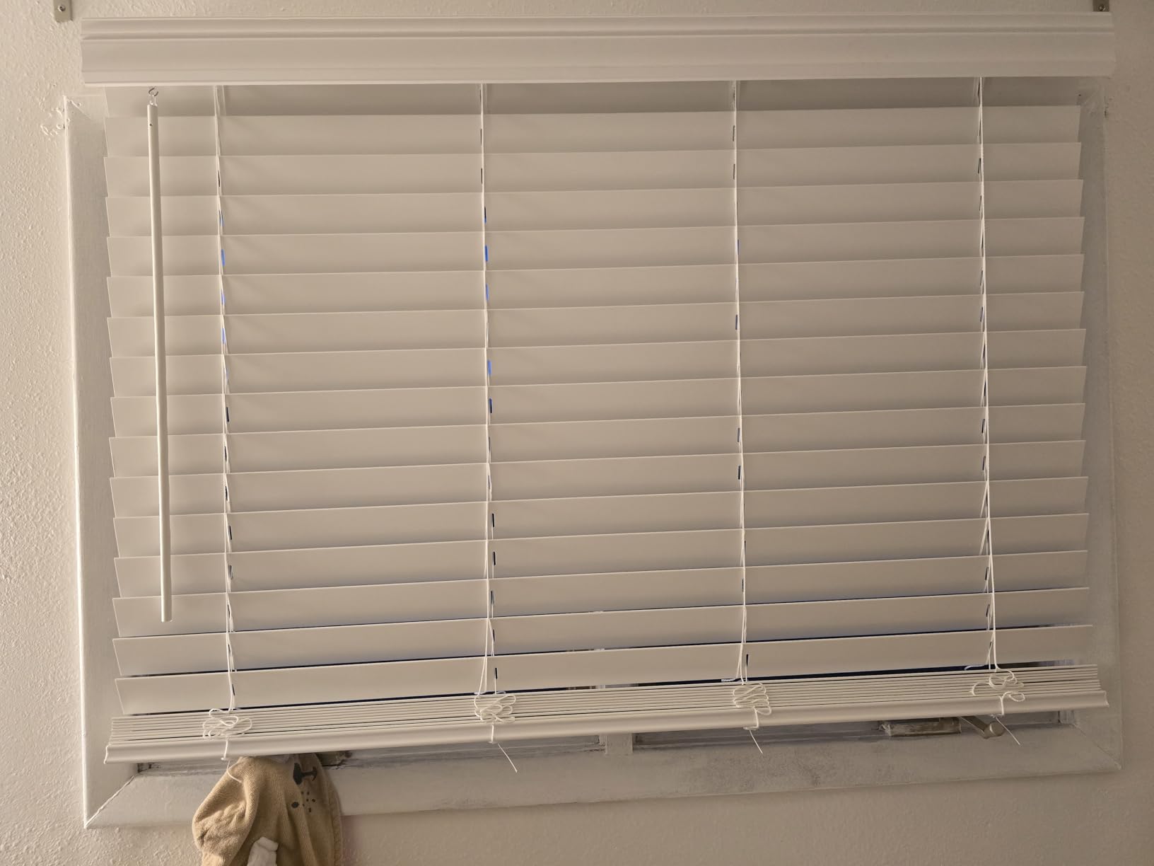 SEEYE 2 Inch Faux Wood Blinds for Indoor Windows with Crown Valance, Cordless Room Darkening Window Blind, 26