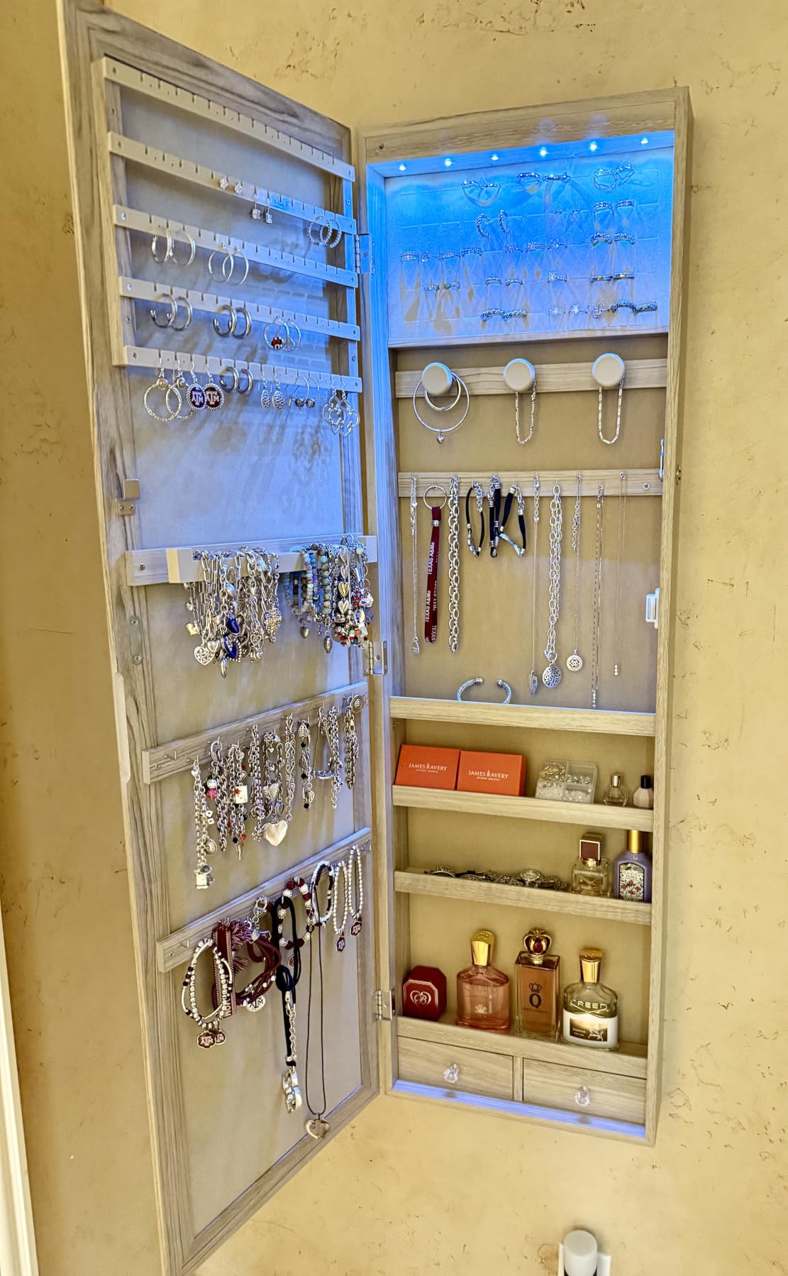 DUMOS 6 LEDs Mirror Jewelry Cabinet, Wall or Door Mounted Jewelry Organizer, 47.2-Inch Tall Lockable Large Capacity Cosmetic Storage, Gift Idea, White customer photo 1