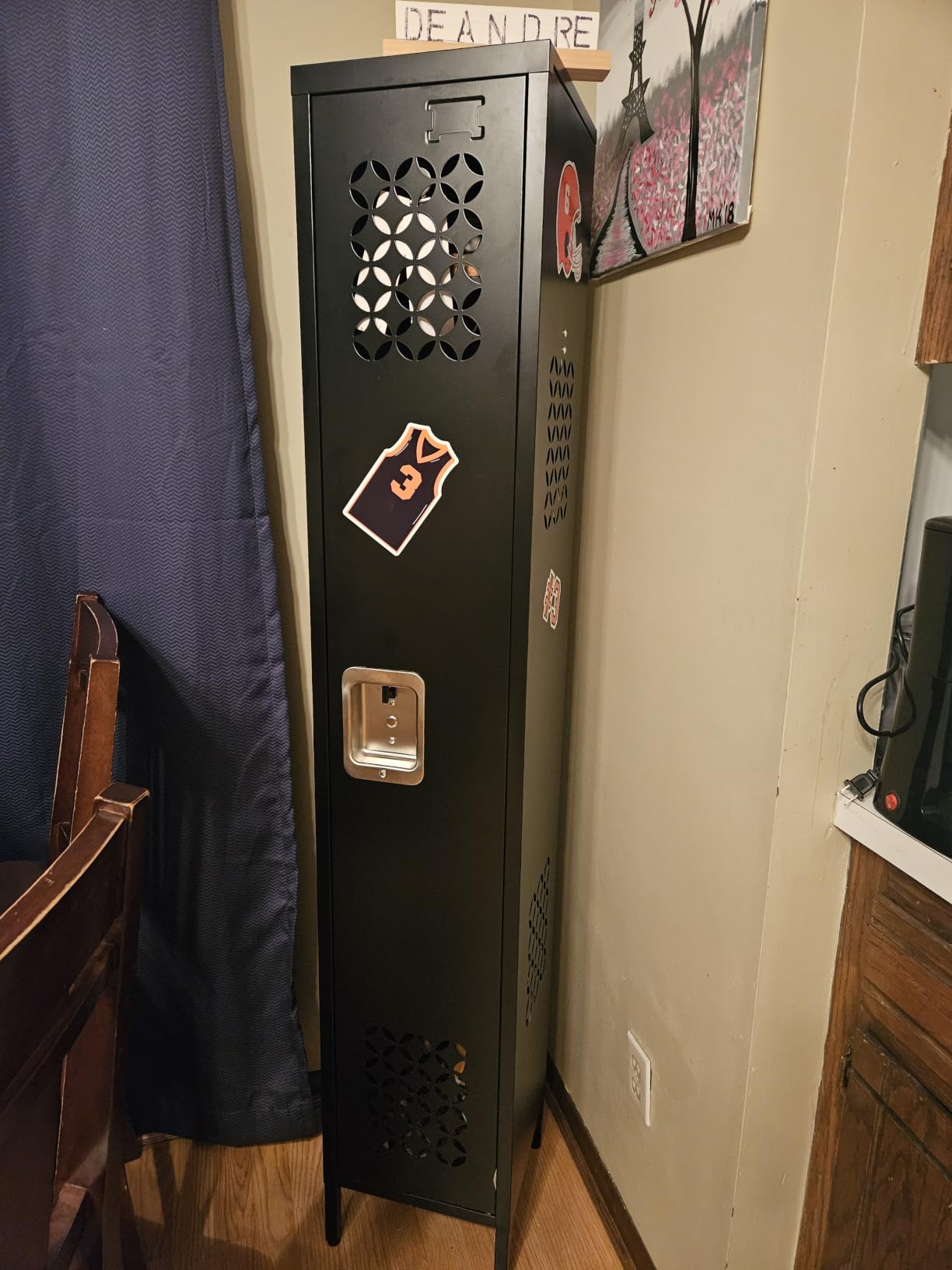 SUPEER Metal Locker with Hanging Rod, Metal Storage Locker with Interior Box and Ventilation Grille, Suitable for Gym, Basketball Gym, Gymnasiums, Utility Room, Assembly Required, Black customer photo 2
