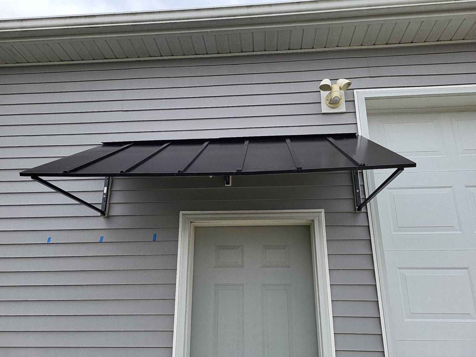 VEVOR Fixed Metal Awning 56 x 24 in, Window Awning Door Canopy, Stable Triangle Steel Frame Awnings for Doors Exterior Rain, and Snow Sunlight Protection for Door Entrance, Windows, Porches, Balconies customer photo 1