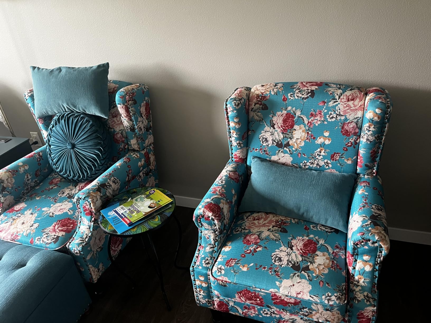 High Back Floral Accent Chair - Retro Wingback Upholstered Armchair with Nailhead Trim, Solid Wood Legs, Fabric Living Room Bedroom Reading Chair (Light Gray) customer photo 1