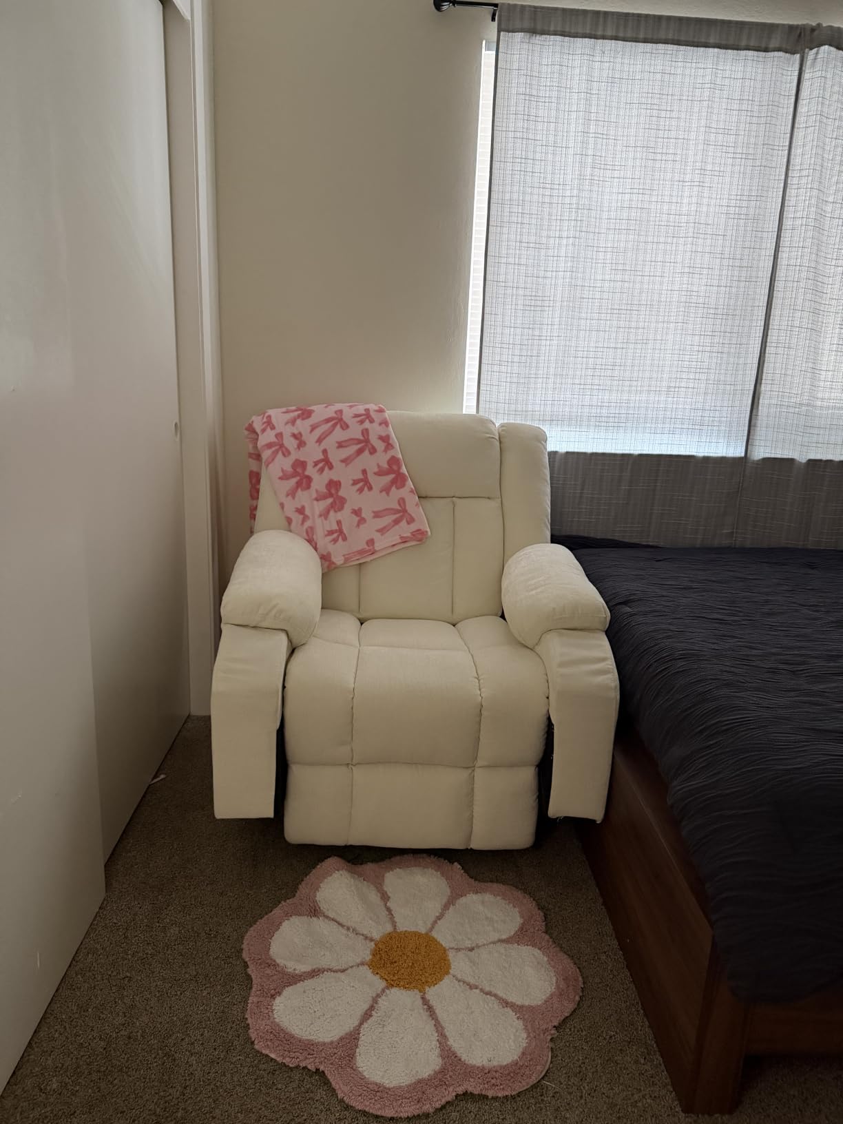 Korser Rocker Recliner, Glider Recliner Chairs for Adults, 360-degree Swivel Rocking Chair with Massage and Heating, Nursery Chair with Storage and USB Charging, Ivory White, Swivel Rocker Recliner customer photo 1