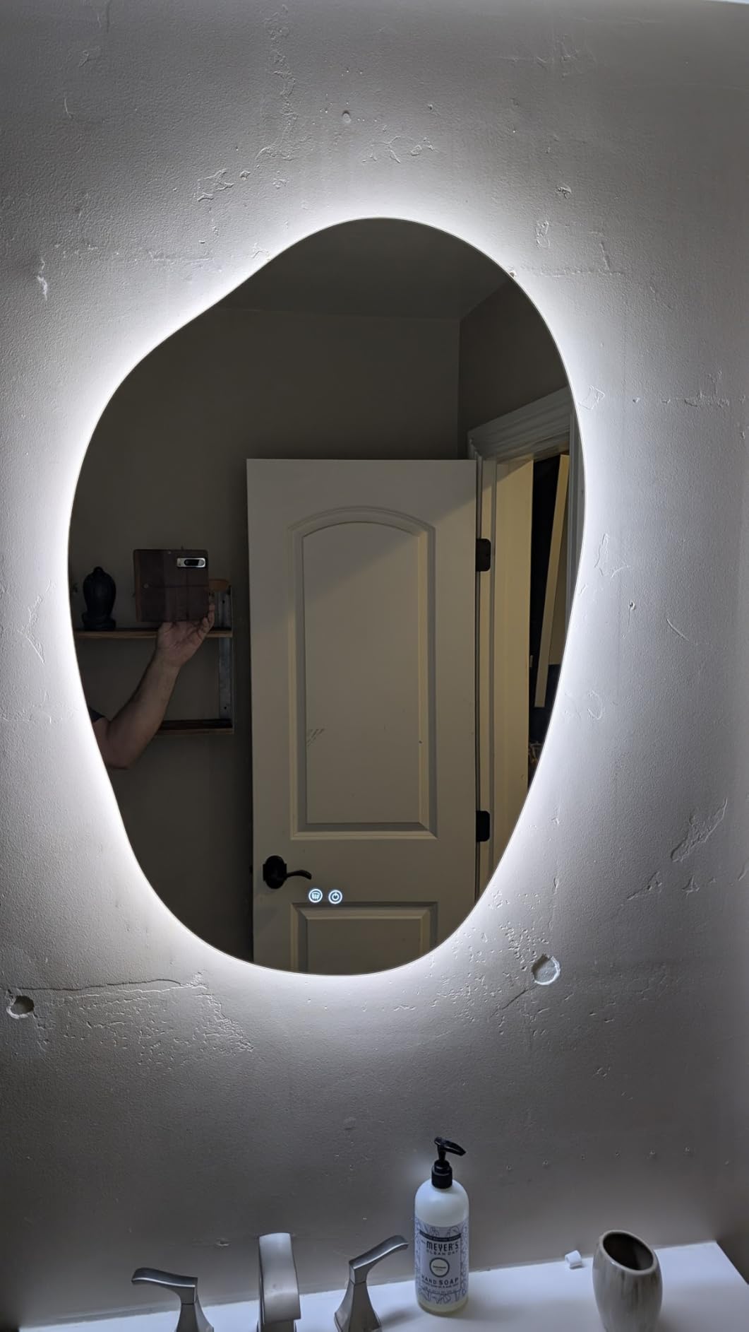 Keonjinn 24 x 36 Inch Irregular Bathroom Mirror with Lights, Tempered Glass | Asymmetrical Backlit Mirror, Stepless Dimmable with 3 Colors, Fast & Safe Defogging, Memory Function, Horizontal/Vertical customer photo 2