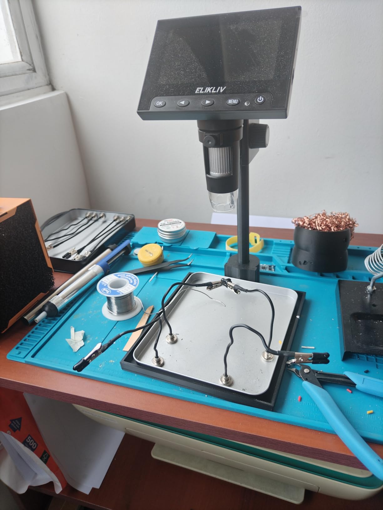 Magnetic Helping Hands for Soldering - All-in-One Station with 10 Flexible Clips & Steel Box - Ideal for Soldering, Model Painting, PCB Holder (Silver) customer photo 1