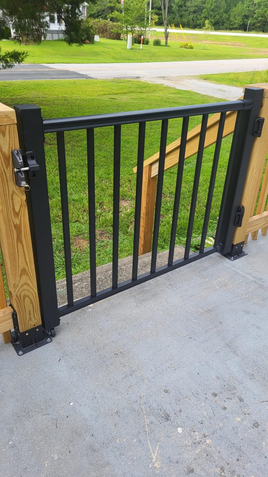 Egadis 42in x 4ft Aluminum Deck Gate Kit, ASTM E985 Certified, Black customer photo 1