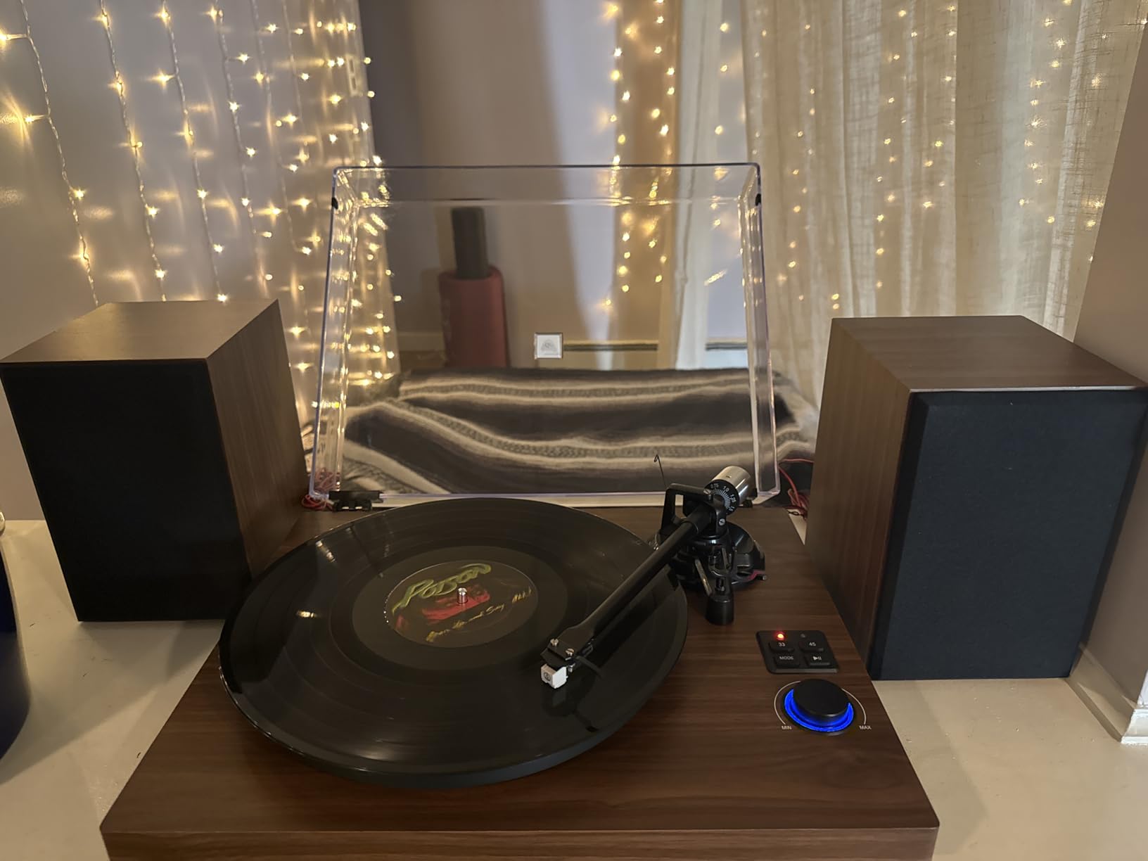 Bluetooth Turntable HiFi System with 36 Watt Bookshelf Speakers, Patend Designed Vinyl Record Player with Magnetic Cartridge, Bluetooth Playback and Auto Off customer photo 1