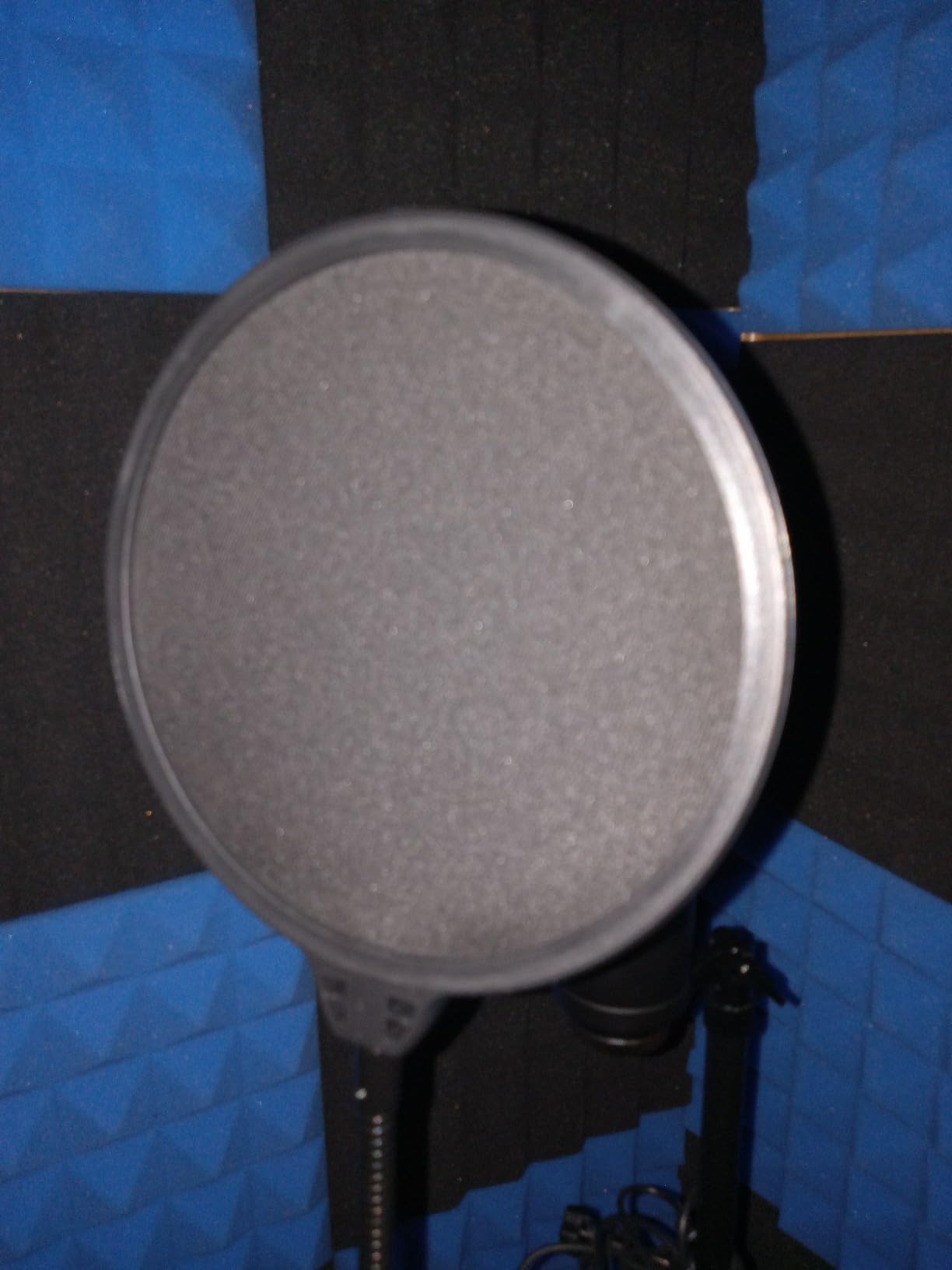 Aokeo Microphone Pop Filter, Mic Mask Shield, Three-Layer Wind Pop Screen with Flexible 360 Gooseneck Clip Stabilizing Arm customer photo 2