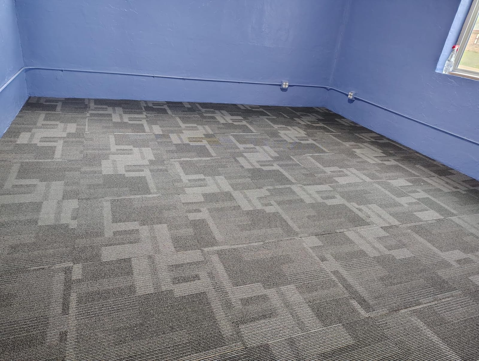 VEVOR Carpet Tiles Reusable 24x24 inch, 24 PCS Modular Carpet Square Rug, Commercial Floor Soft Padded for Seamless Cover 96sq.ft², Easy DIY for Living Room Bedroom Office Indoor,Gray & Brown customer photo 1
