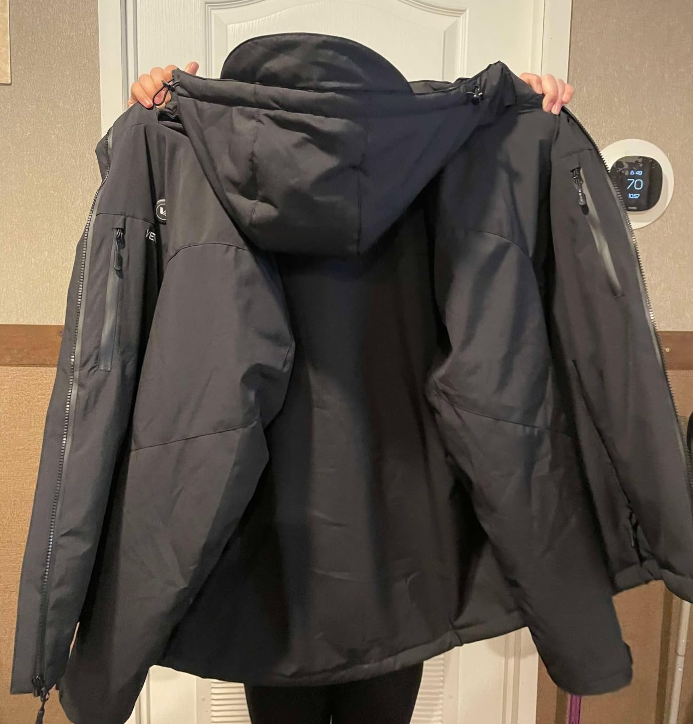 Venustas 12V Women's Heated Softshell Jacket with Battery & Detachable Hood | 144°F high-power heat • Arm heating included • Up to 10-hour runtime • 6 heat zones • Waterproof soft shell • 2H fast charge customer photo 1