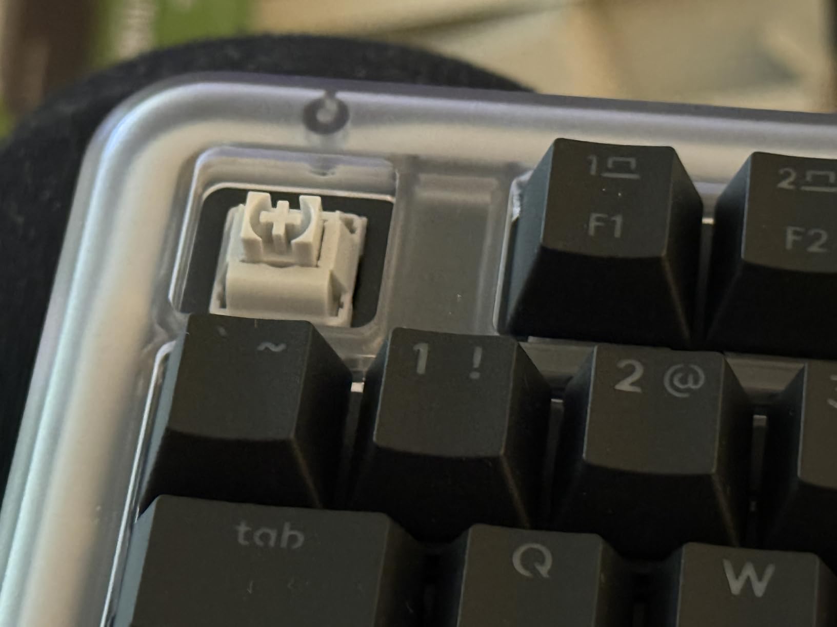 Logitech Alto Keys K98M Wireless Mechanical Gasket Keyboard - Graphite | Customizable, clicky, vibration absorbing gasket, white backlit keys, Bluetooth, USB-C charging, for PC, Mac, Laptops customer photo 1