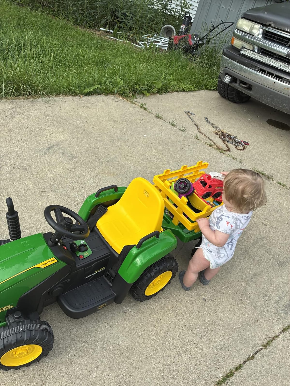 Peg Perego John Deere Farm Power 12 Volt Ride-on Tractor and Trailer with Remote Control customer photo 2