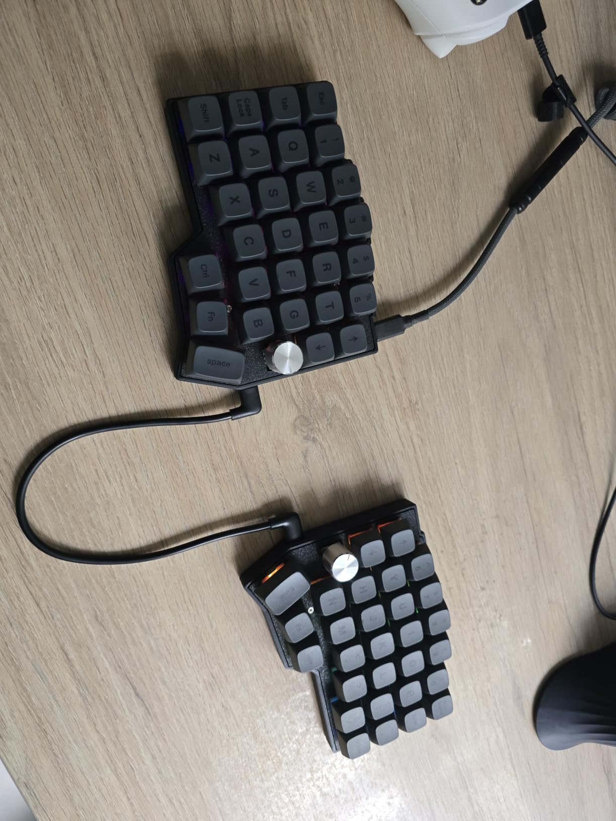 4x6 Corne Layout with knobs CORNE Wired Ergonomic Mechanical Keyboard, 60% Ortholinear Layout, Hot-swappable, RGB, Vial remapping Support, Pre-lubed Linear Switches (Silent Switch) customer photo 2