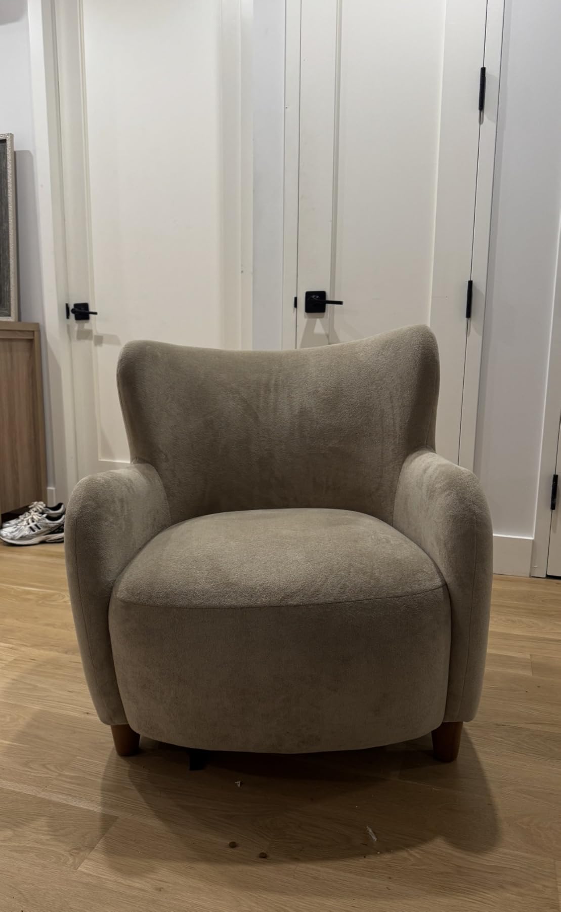 Christopher Knight Home Auden Wingback Accent Chair, Fabric Club Chair, Velvet Upholstered Armchair, Curved Backrest Single Sofa, Soft Cushion Seating, Reading Lounge Chair for Living Room, Brown customer photo 2