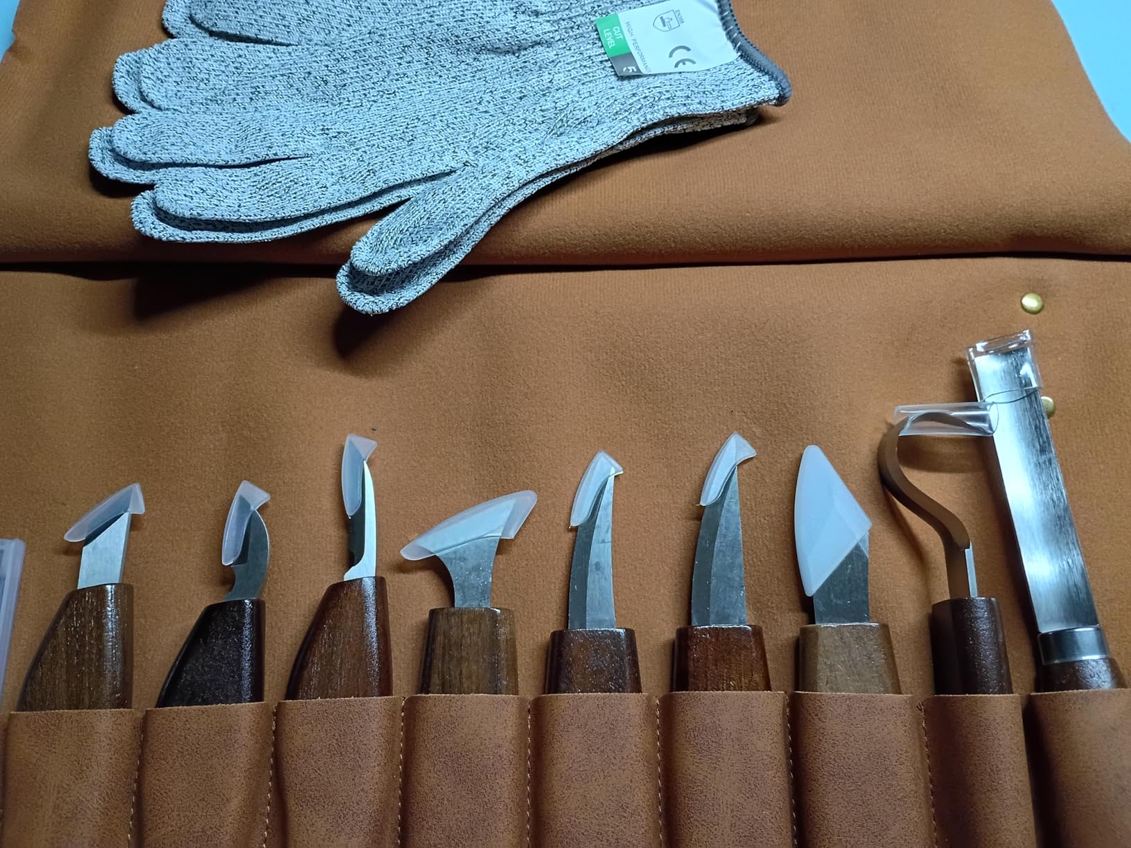 SakerNeo 25-Piece Wood Carving Kit Whittling Kit with Leather Storage Bag | Wood Carving Tools wood carving set Includes Gouges, Chisels, Knives - Ideal Woodworking Set for Beginners & DIY Gift customer photo 2
