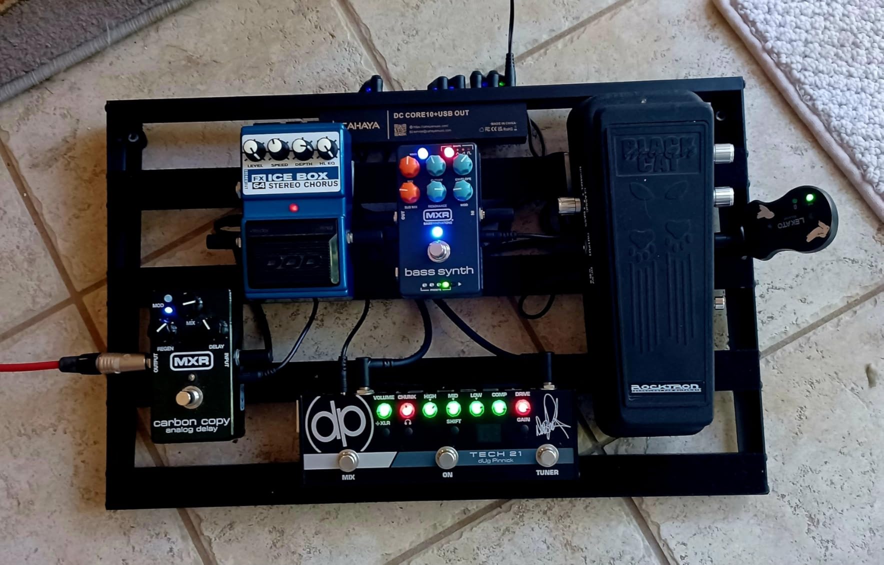 CAHAYA Portable Guitar Pedal Board with Built-in Power Supply 19.1