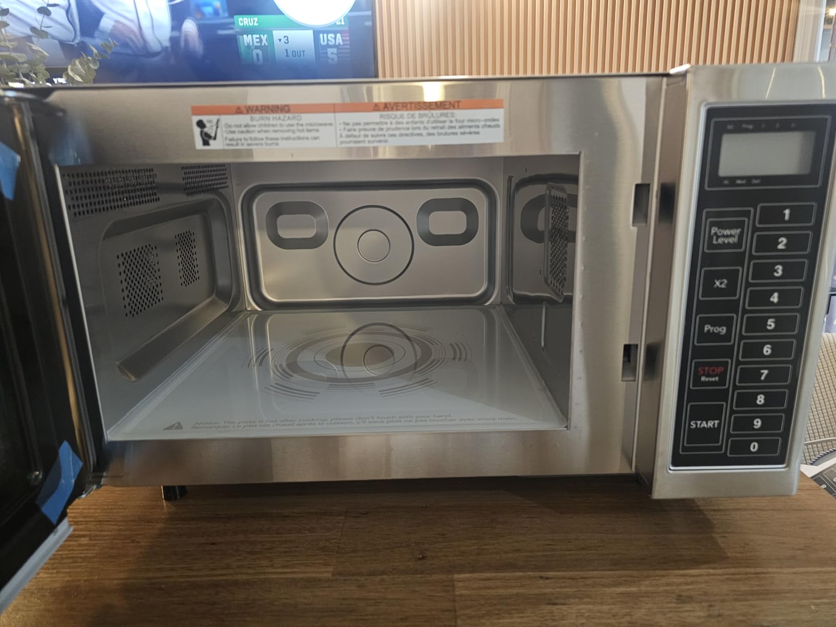 FRIGIDAIRE COMMERCIAL Kitchen Microwave Oven, 0.9 Cu Ft (1000 Watts), NSF certified customer photo 2