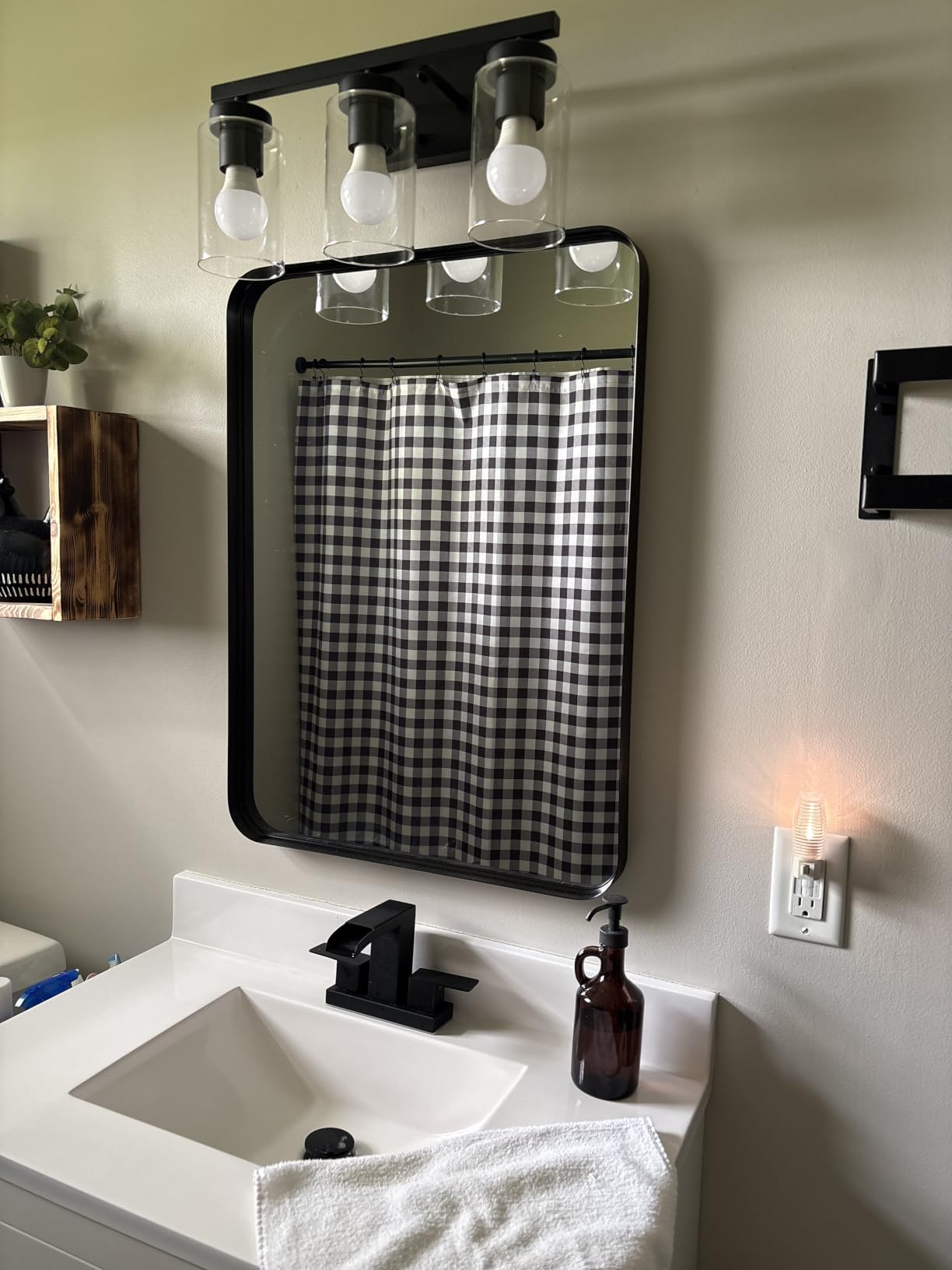 Bathroom Mirror for Wall, 30x22 Inch Rectangle Mirror, Matte Black Metal Framed Bathroom Vanity Mirror for Restroom Farmhouse, Anti-Rust, Tempered Glass, Horizontally or Vertically Hanging customer photo 1