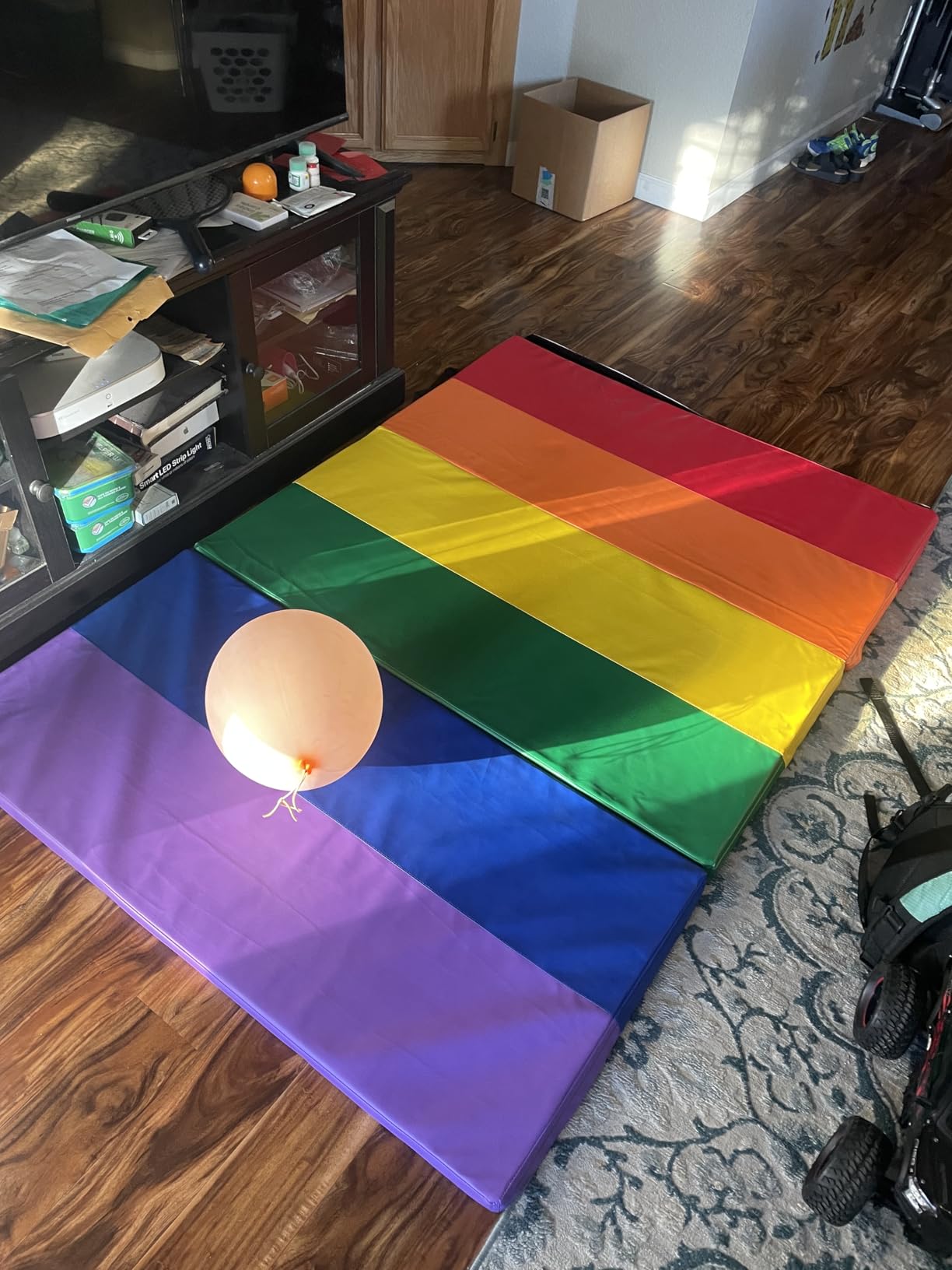 Goplus Gymnastics Mat, 6'x4' 3-Panel/6.6'x2.5' 5-Panel Folding Tumbling Mat w/Carrying Handles, Hook&Loop Fastener, Portable PU Leather Rainbow Exercise Mat for Home Gym Aerobics Yoga customer photo 1