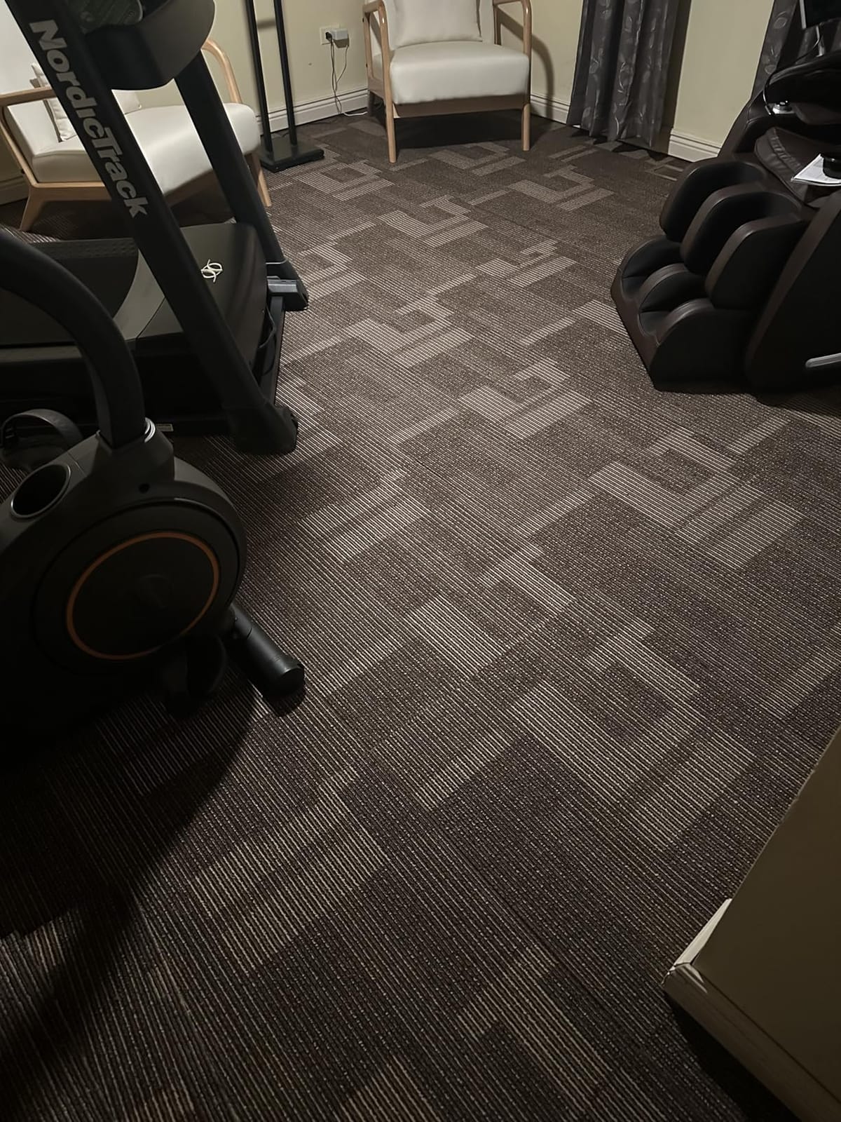 VEVOR Carpet Tiles Reusable 24x24 inch, 24 PCS Modular Carpet Square Rug, Commercial Floor Soft Padded for Seamless Cover 96sq.ft, Easy DIY Replacement for Living Room Bedroom Office Indoor,Gray customer photo 2