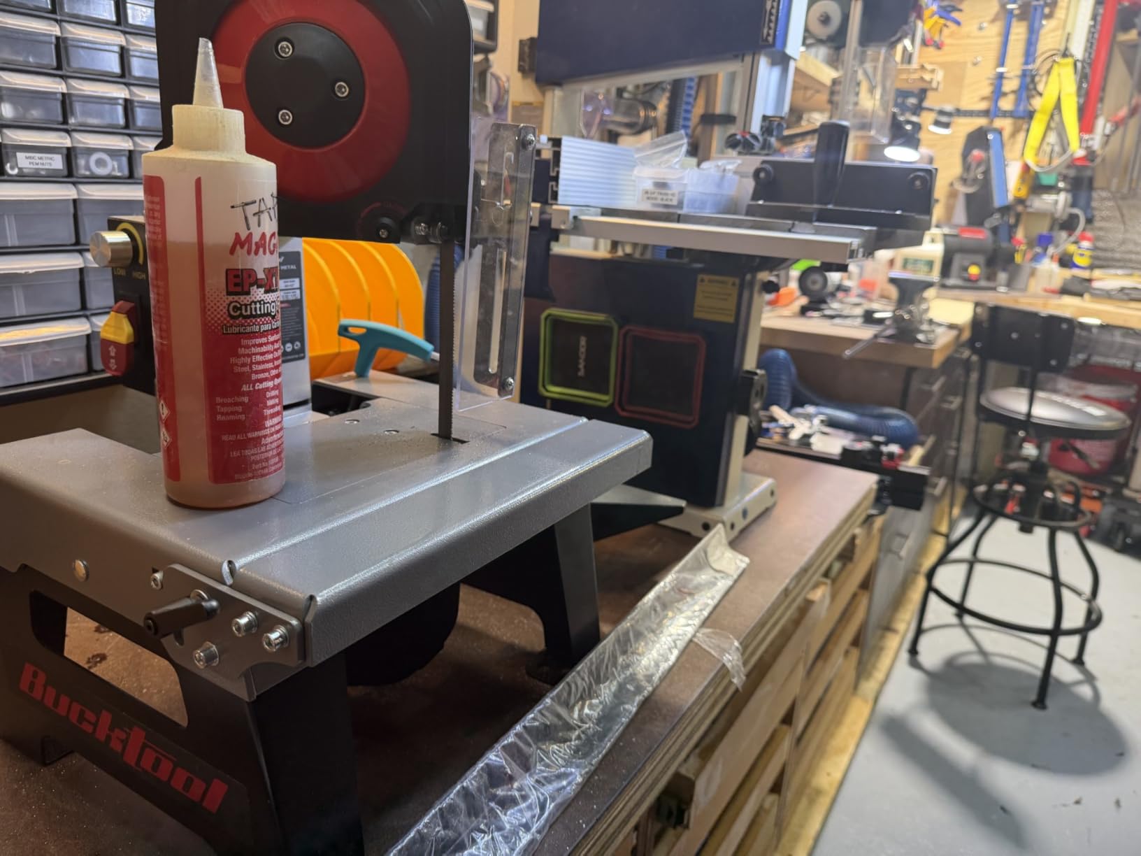BUCKTOOL 5-Inch Metal Band Saw, 1.5 HP 10A Variable-Speed Benchtop Bandsaw | 137-472 FPM Variable Speed, 5-Inch Cutting Capacity, Adjustable Worktable and Extension Table for Metal Cutting customer photo 2