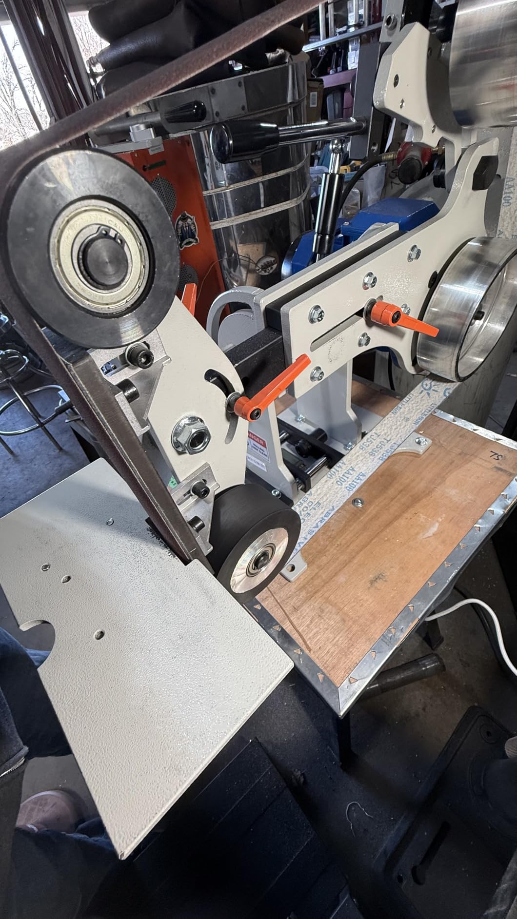 JLD Professional Belt Grinder Sander, 2x72 Inch Belt, 1500W Electric Motor with 2.2KW VFD, 2 sets of grinding kits with 3 grinding methods, Vertical and Horizontal operation includes 3 sanding belts customer photo 2