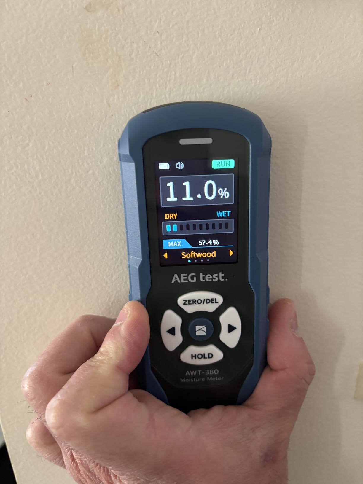 AWT-380 Rechargeable Pinless Moisture Meter for Wood, Drywall & Masonry, Wood Moisture Meter with Color Display, Adjustable Alarm, Data Records, Non-Destructive Water Leak Detector for Home customer photo 1