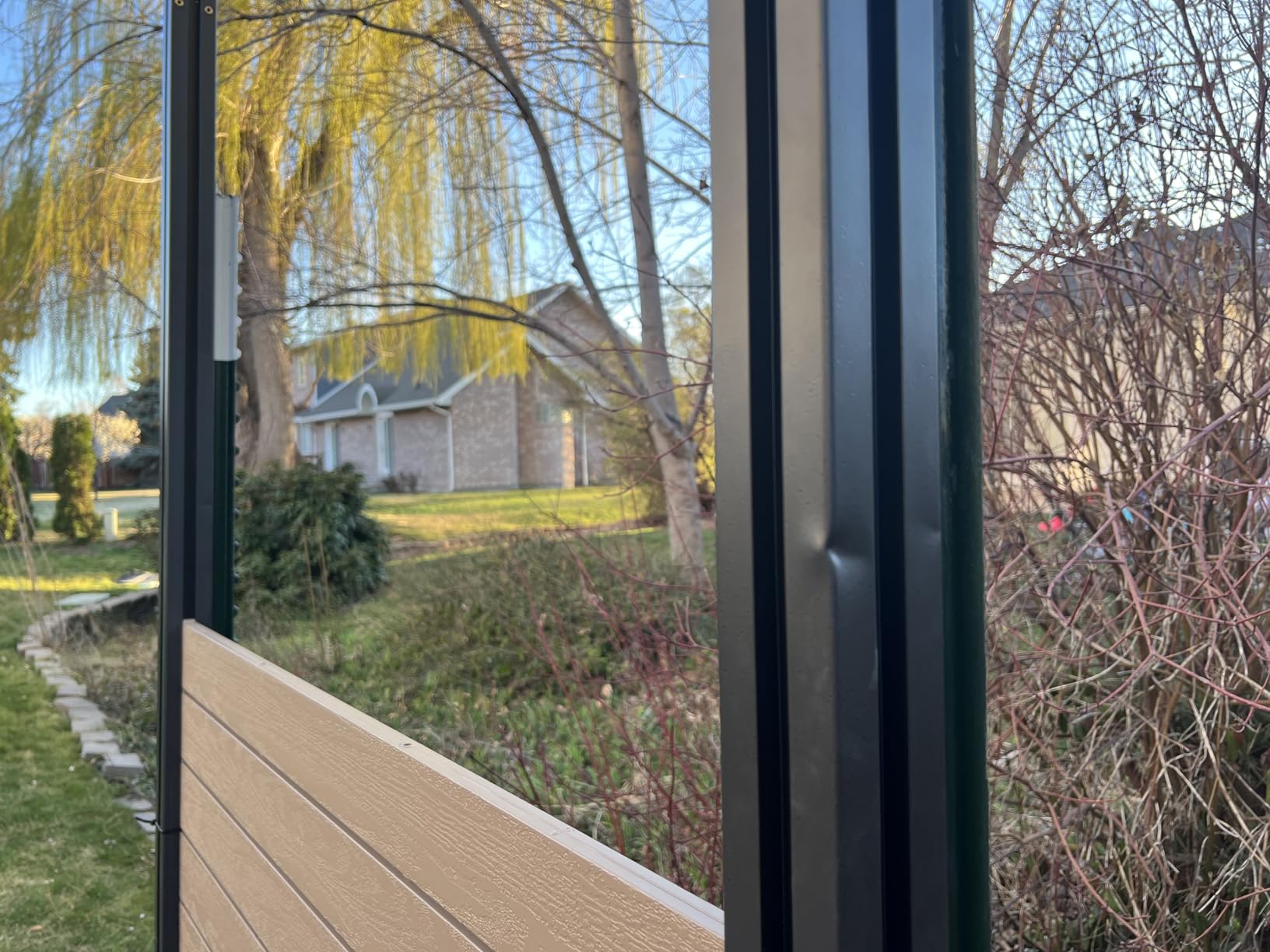 Kozyard Privacy Screen with Planter, 70