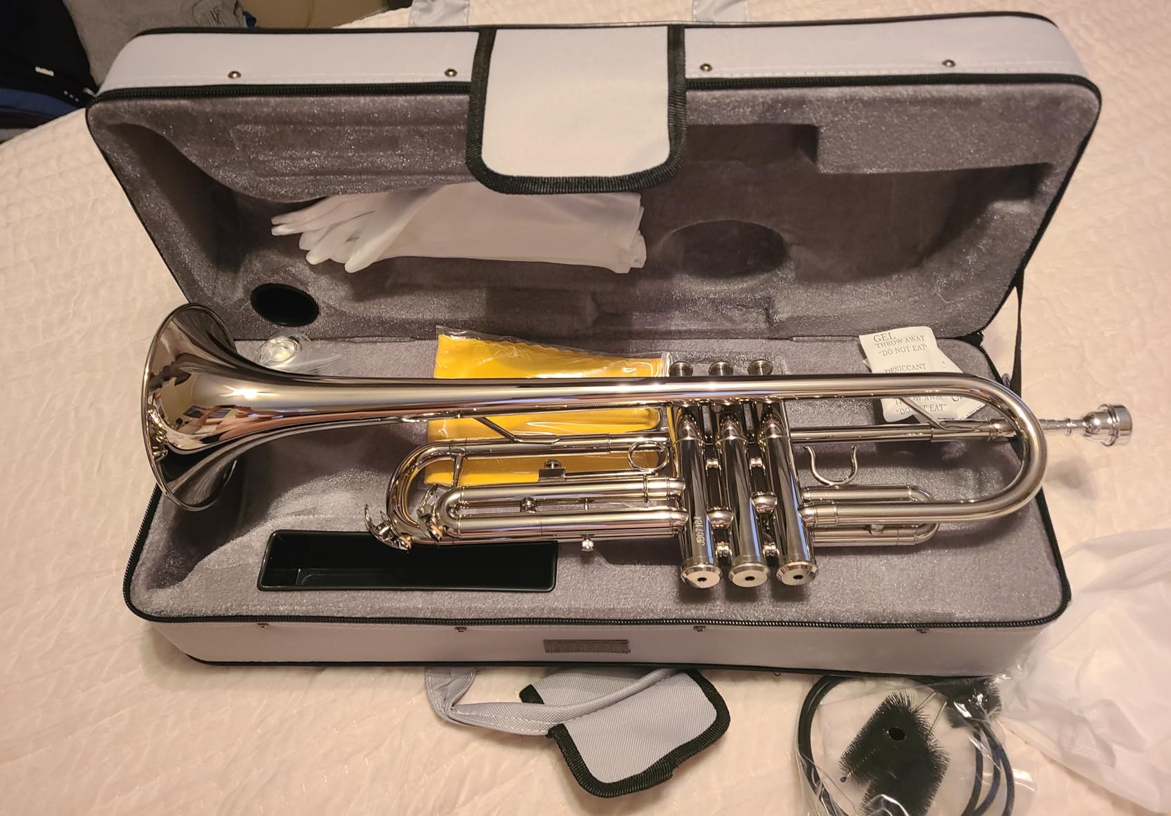 STRICH Bb Standard Trumpet Set for Beginners Student | Brass Trumpet Instrument with Hard Case, Cleaning Kit, 7C & 3C Mouthpieces, Gloves STR-130G, Gold customer photo 1