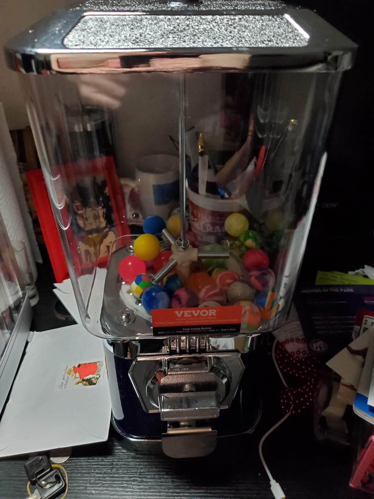VEVOR Gumball Machine, 25 inch Height Candy Vending Machine Dispenser, 25-Cent Vending Machines for Shopping Malls, Supermarkets, Amusement Parks, Arcades, Holds Up to 230 1.77 inch Spherical Candies customer photo 1
