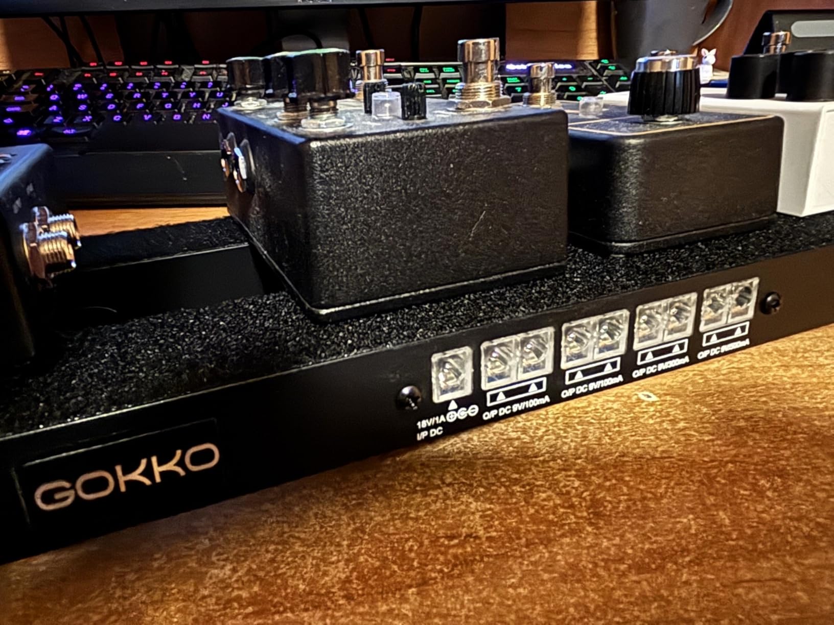 GOKKO Guitar Pedal Board with Built-in Power Supply 15