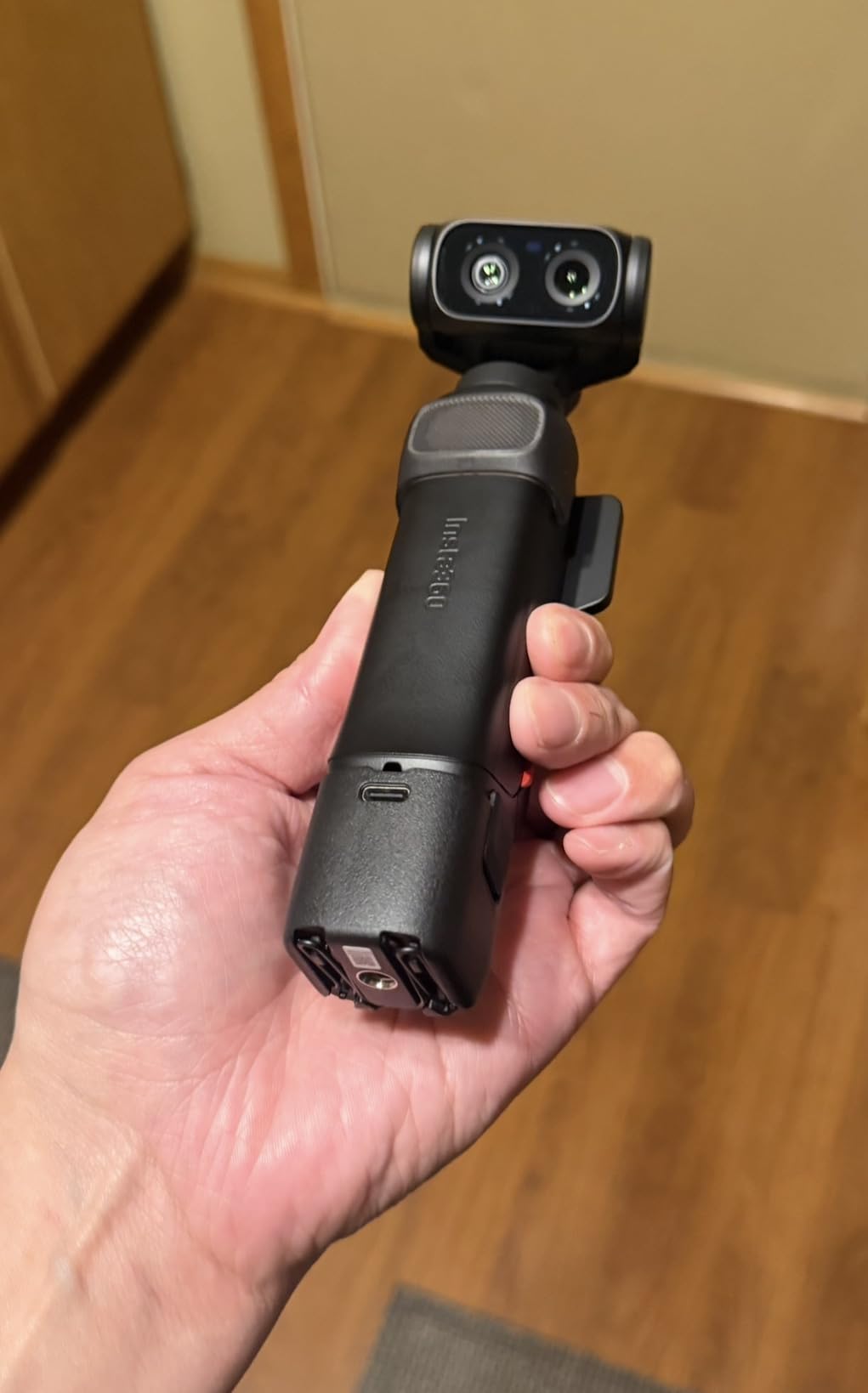 Insta360 Luna Ultra - 8K Vlogging Camera with Dual Leica Lenses, 12x Zoom, 1