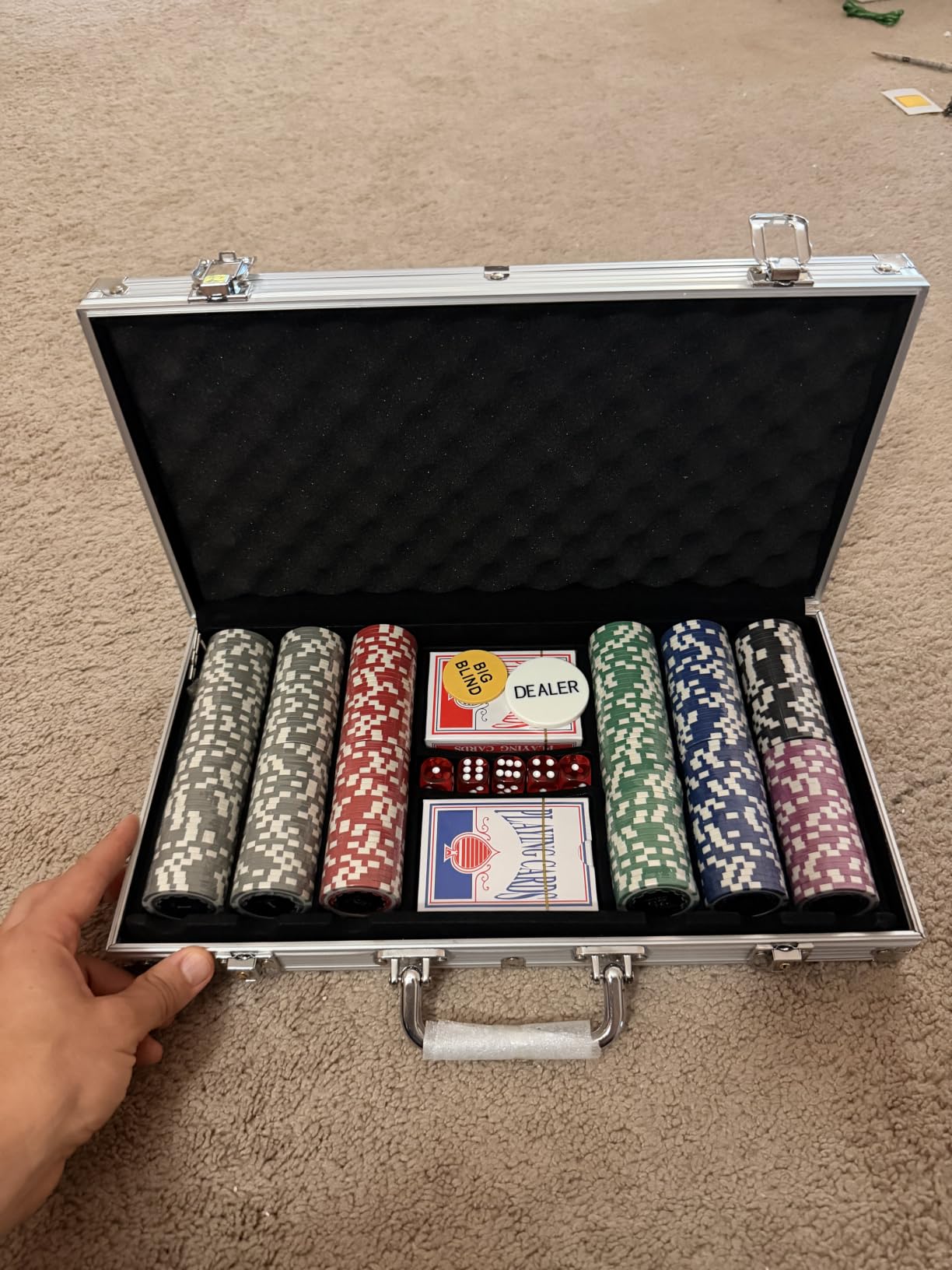 500PCS Chips Professional Poker Chip Set with Aluminum Case, 11.5 Gram Composite Clay Chips, 2 Decks of Cards, 5 Dice & Dealer Button - Perfect for Texas Hold'em, Blackjack, Casino Night customer photo 1