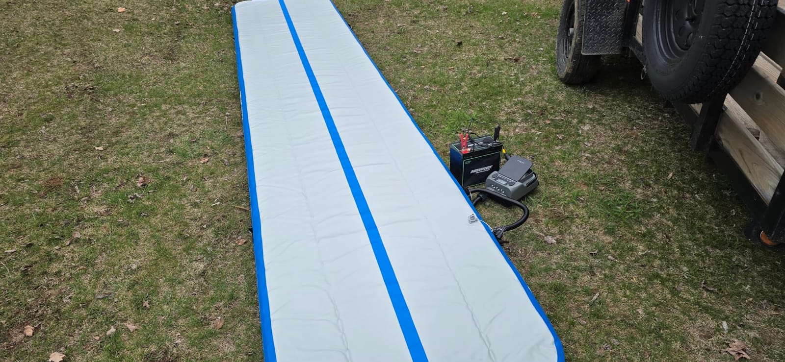 VEVOR Inflatable Gymnastics Air Mat Tumble Track with Pump for Training|10ft/13ft/16.4ft/20ft Air Tumbling Mat 4/8 In Thick,PVC Inflatable Gym Track with Carry Bag for Home Use/Cheerleading/Gym/Yoga customer photo 2