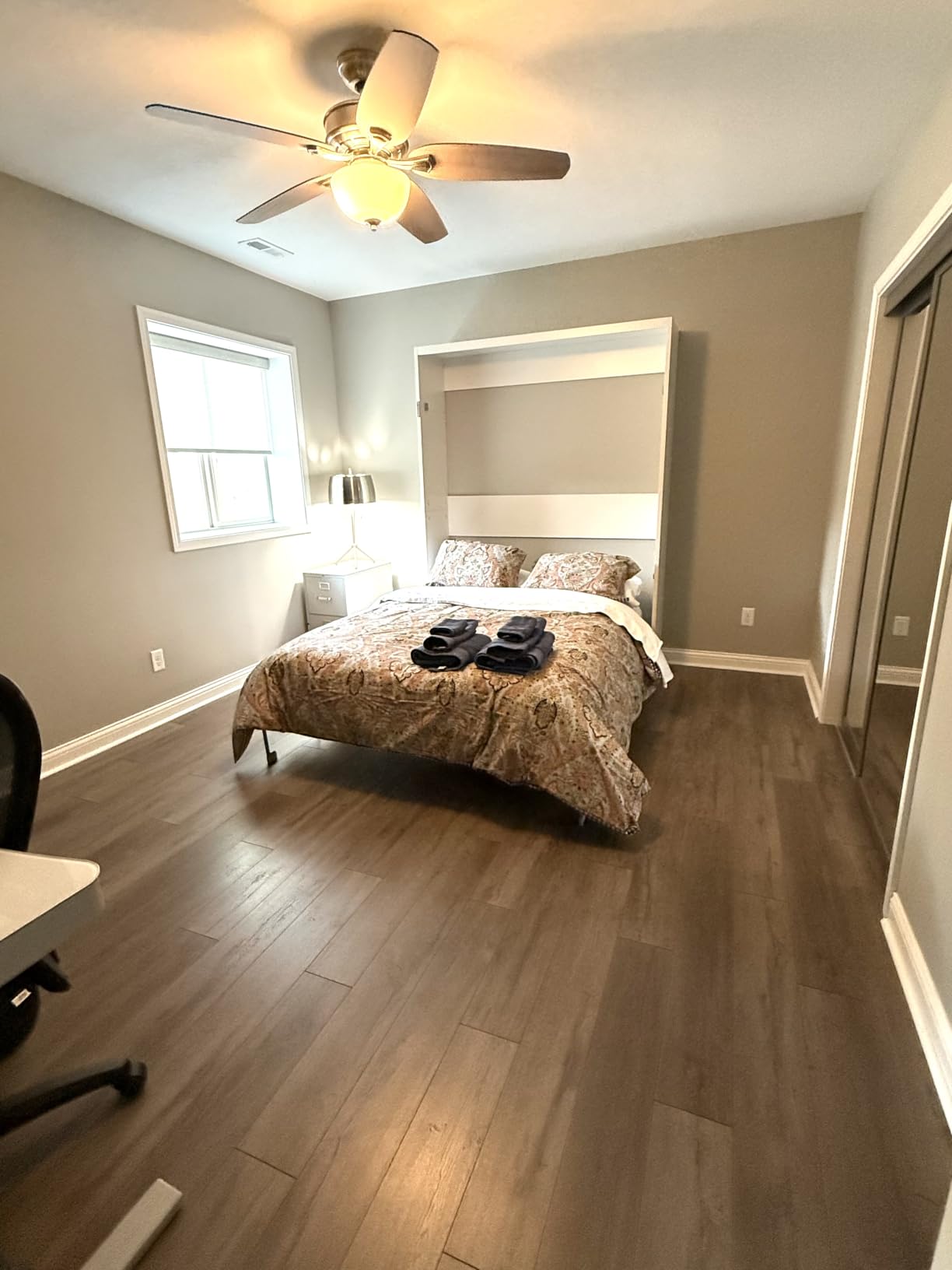 Queen Murphy Bed with Storage and Desk, Wall Bed with Side Cabinets | Automatic connected legs, hydraulic-assisted folding and 8-10