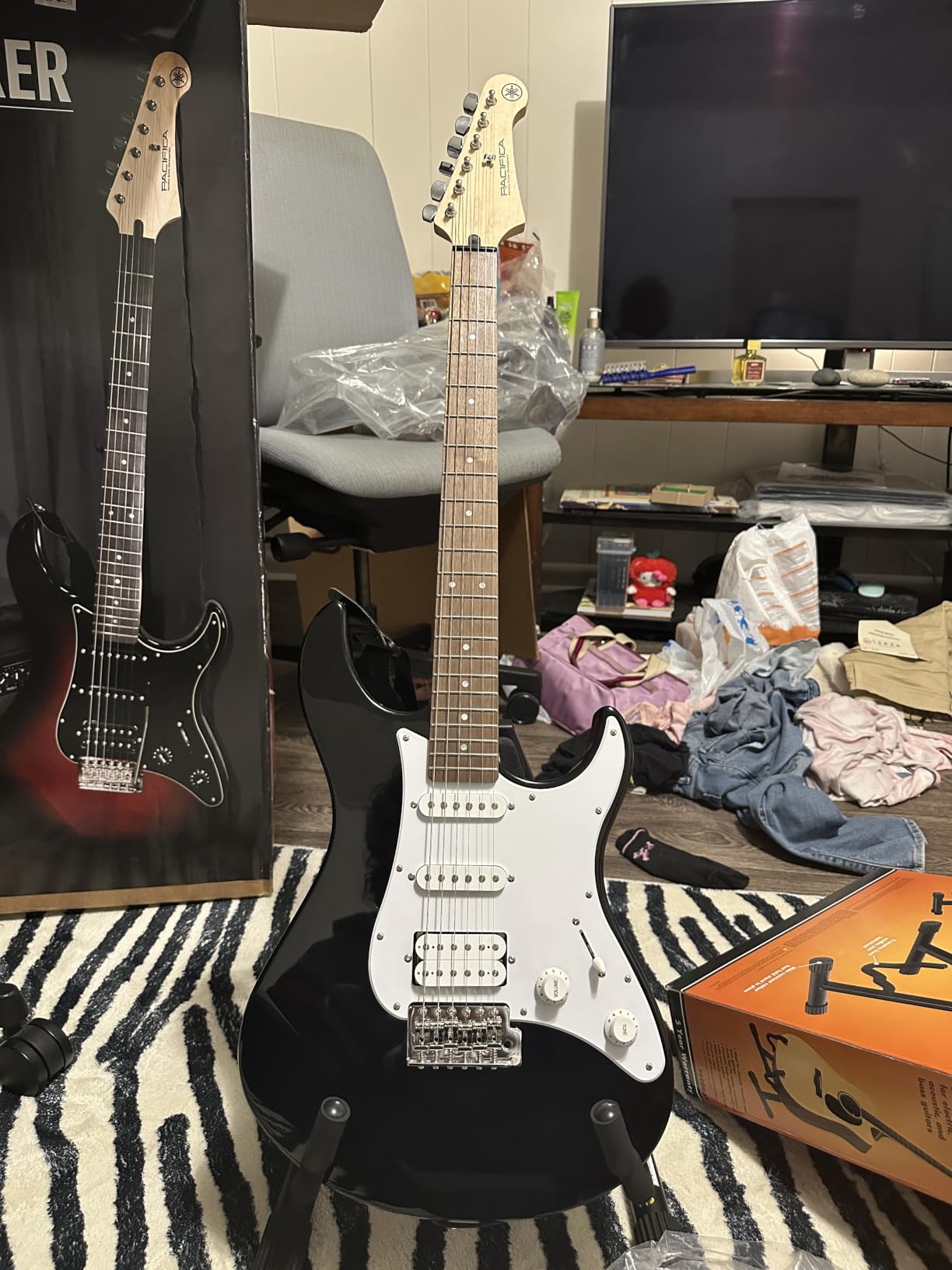 Yamaha Pacifica Series PAC012 Electric Guitar; Metallic Red customer photo 1